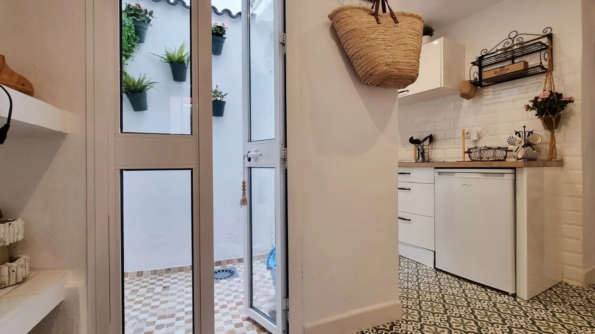 Buy 1 bedroom ground floor apartment in Marbella City