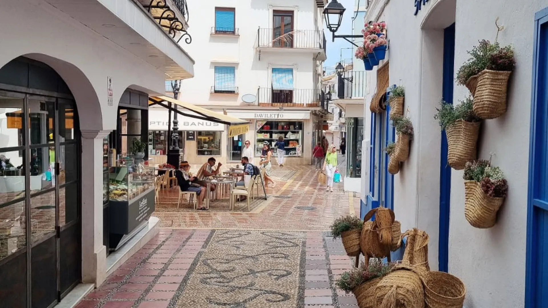 Buy 1 bedroom ground floor apartment in Marbella City