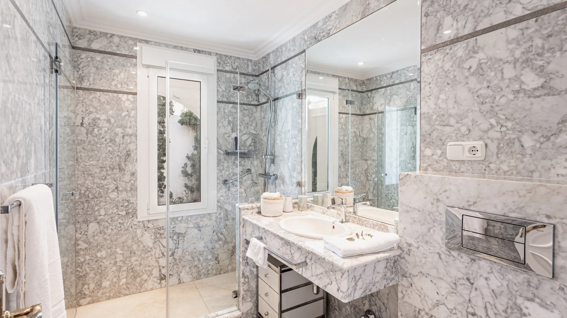 Los Monteros, villa con 5 dormitorios en venta