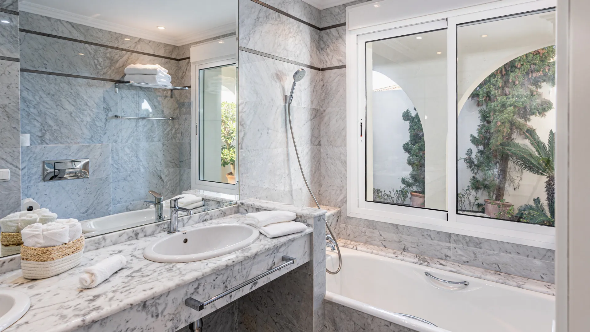 Los Monteros, villa con 5 dormitorios en venta