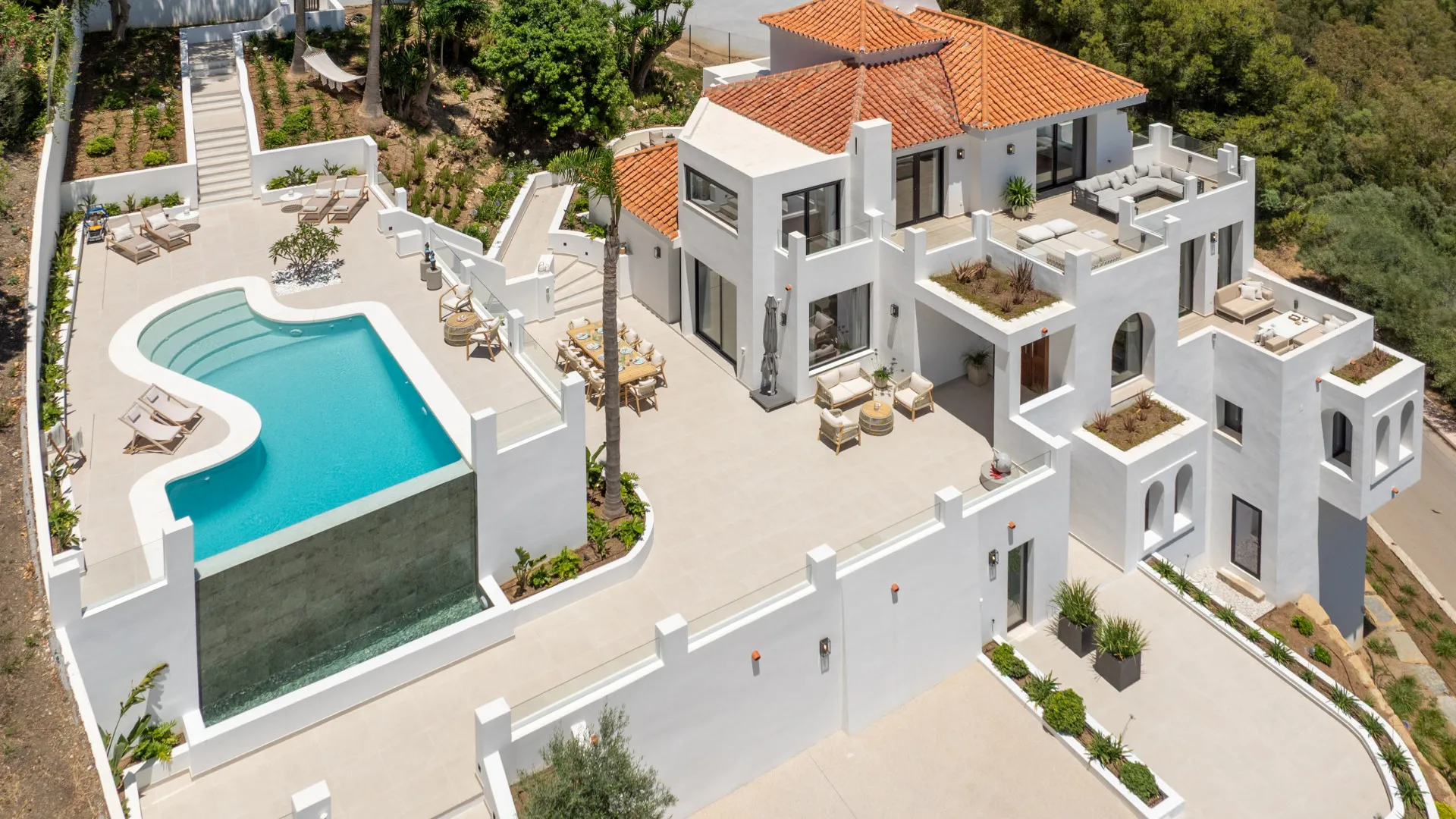 Las Lomas de Nueva Andalucia villa for sale