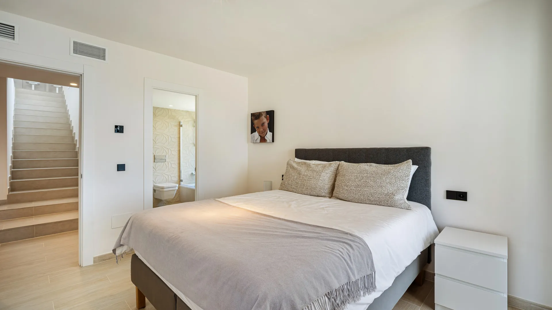 Las Lomas de Nueva Andalucia villa for sale