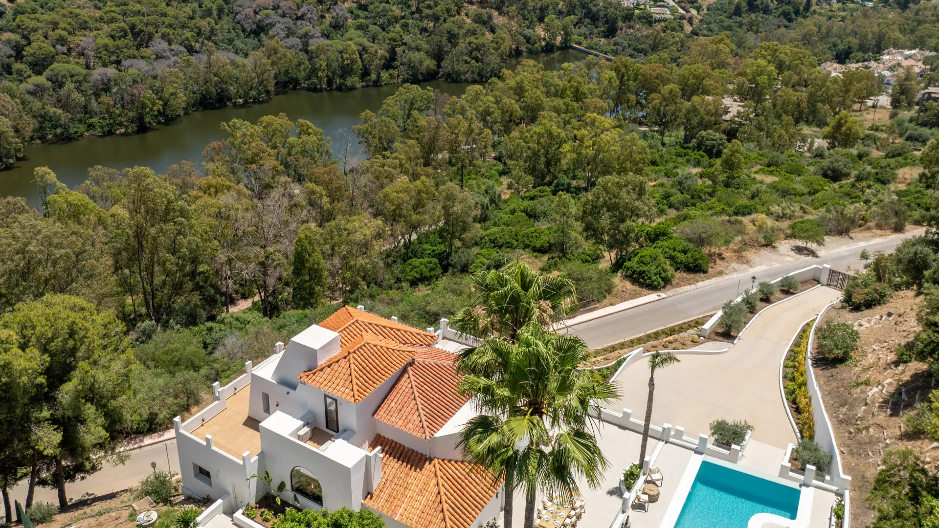 Las Lomas de Nueva Andalucia villa for sale