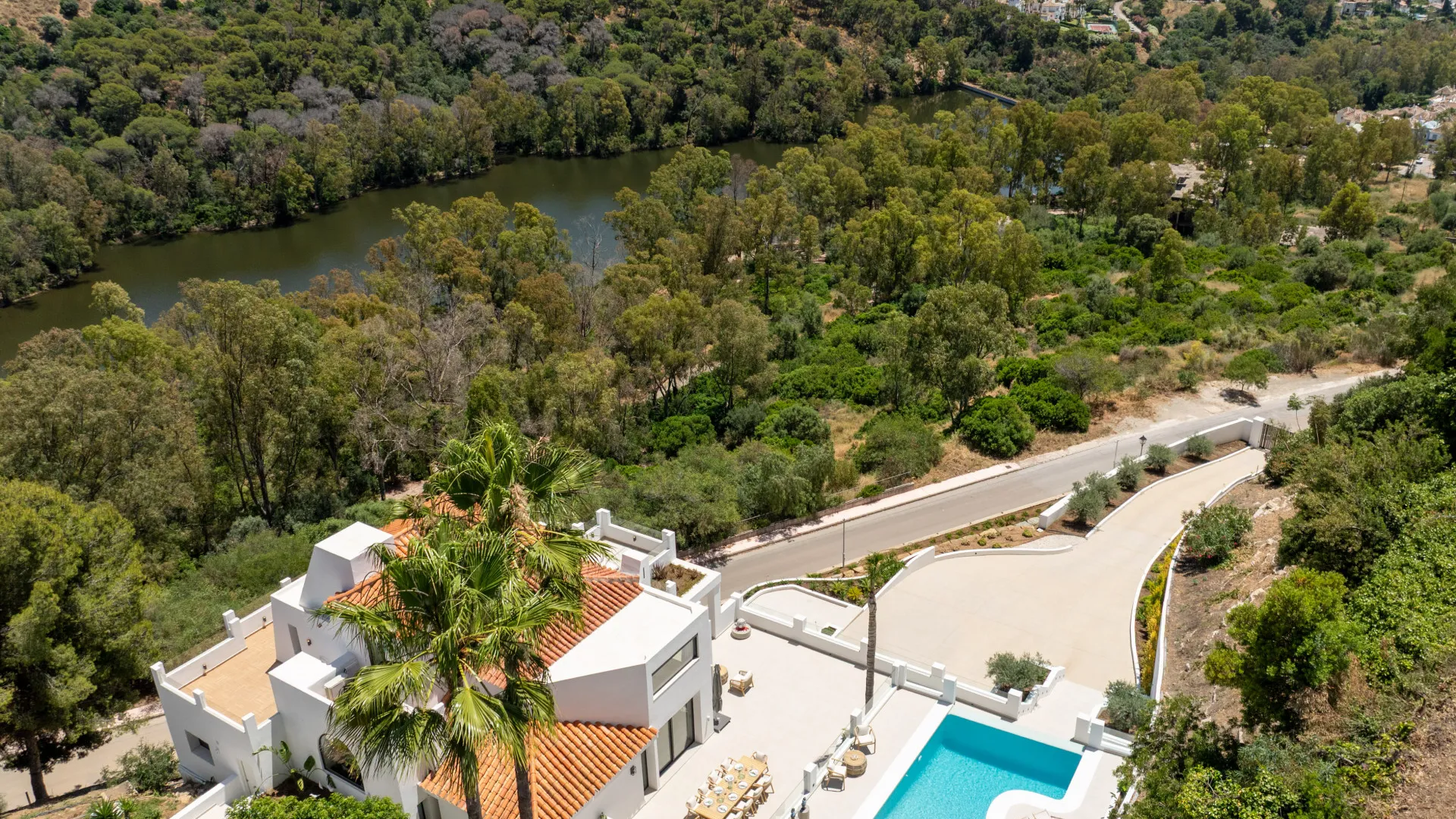 Las Lomas de Nueva Andalucia villa for sale