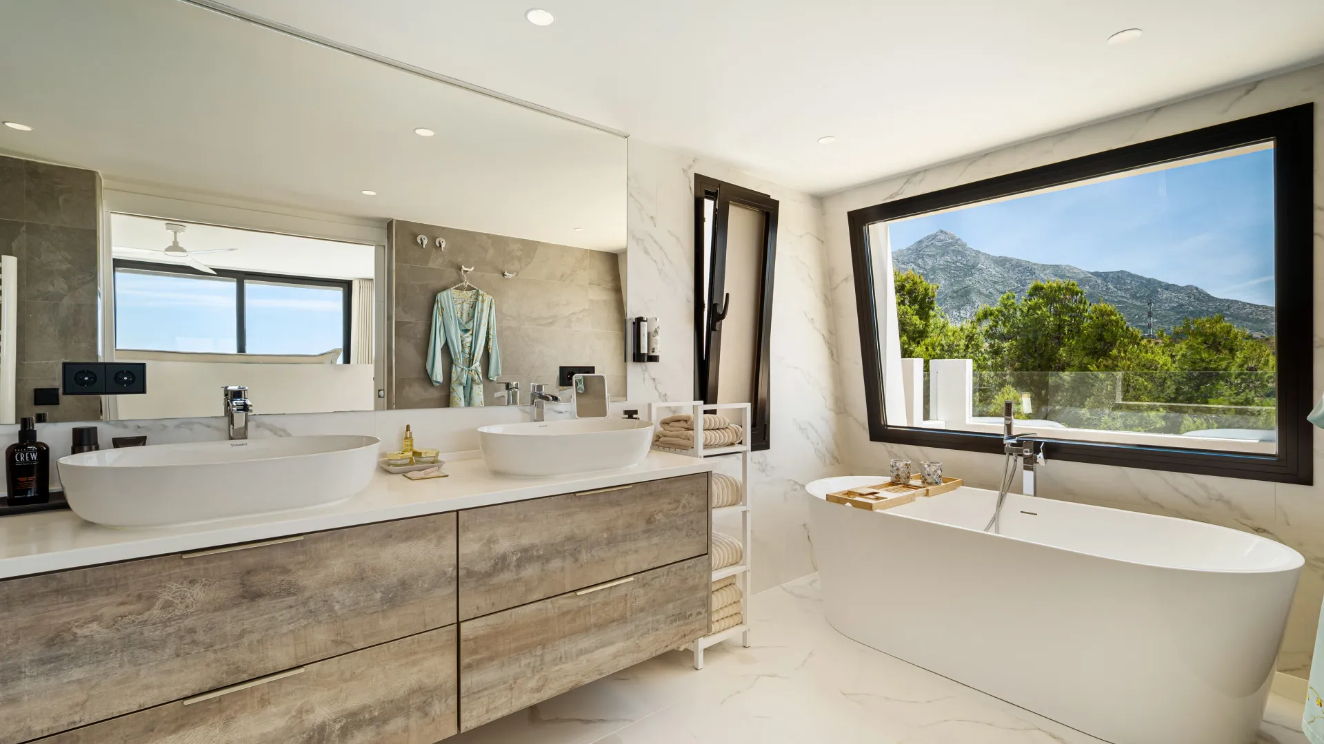 Las Lomas de Nueva Andalucia villa for sale