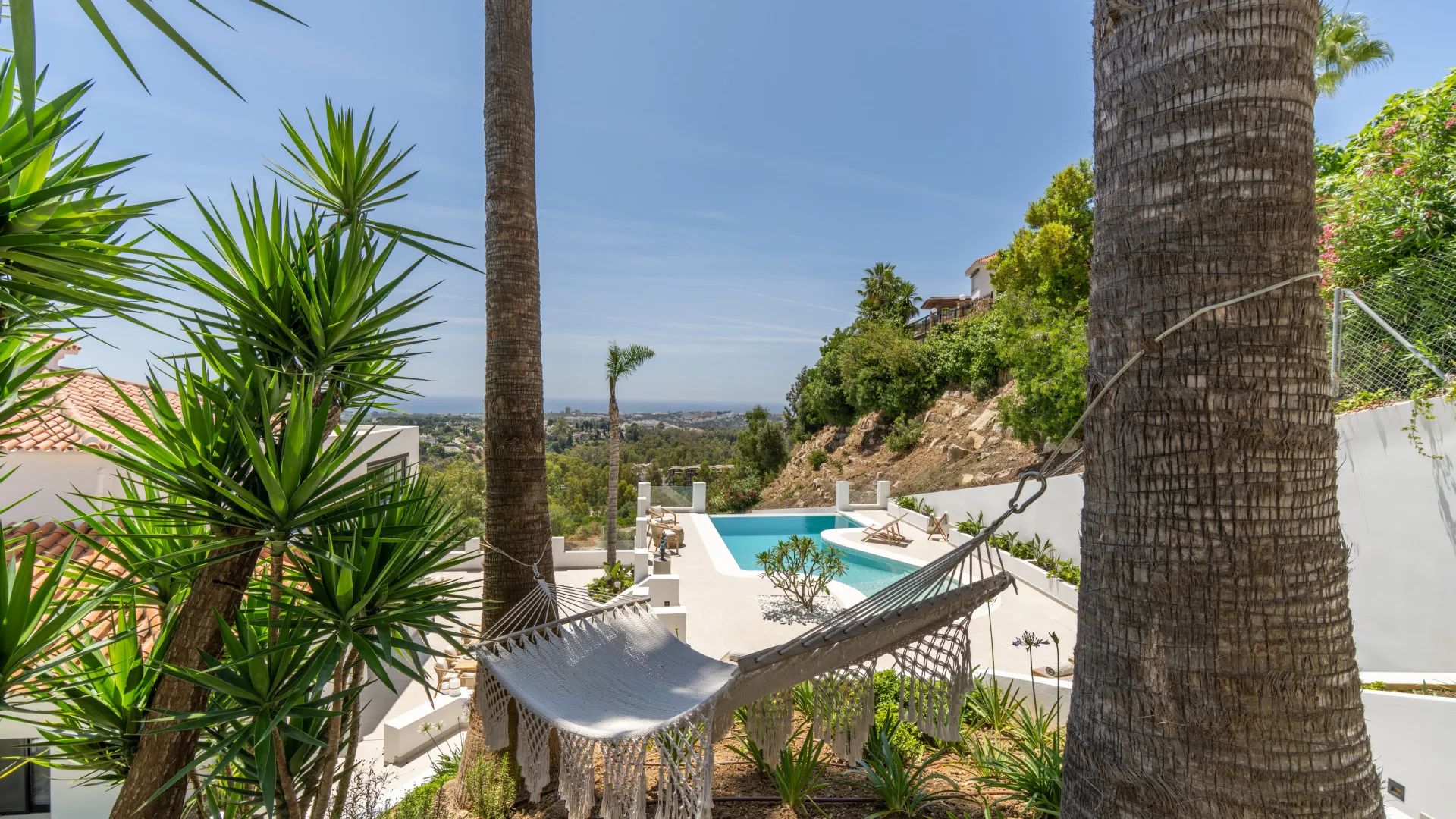 Las Lomas de Nueva Andalucia villa for sale