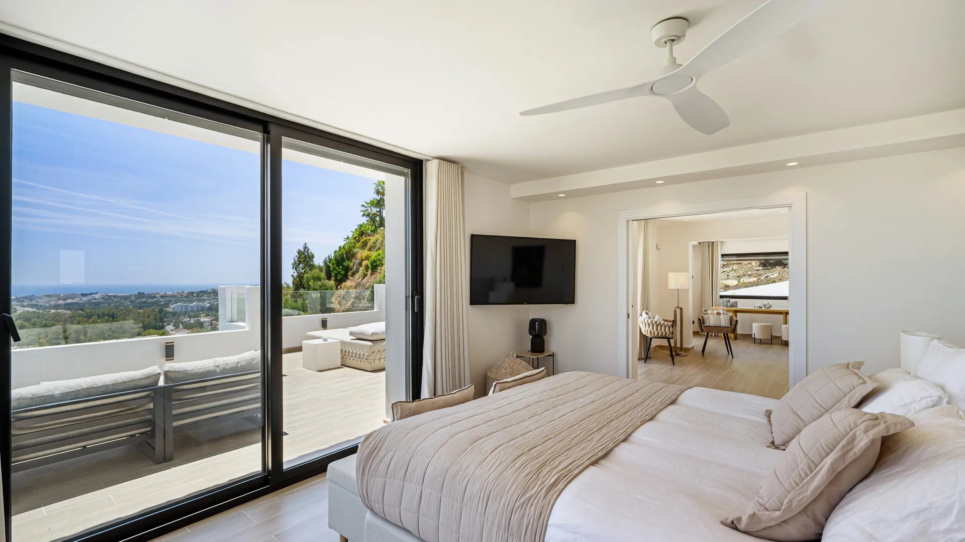 Las Lomas de Nueva Andalucia villa for sale