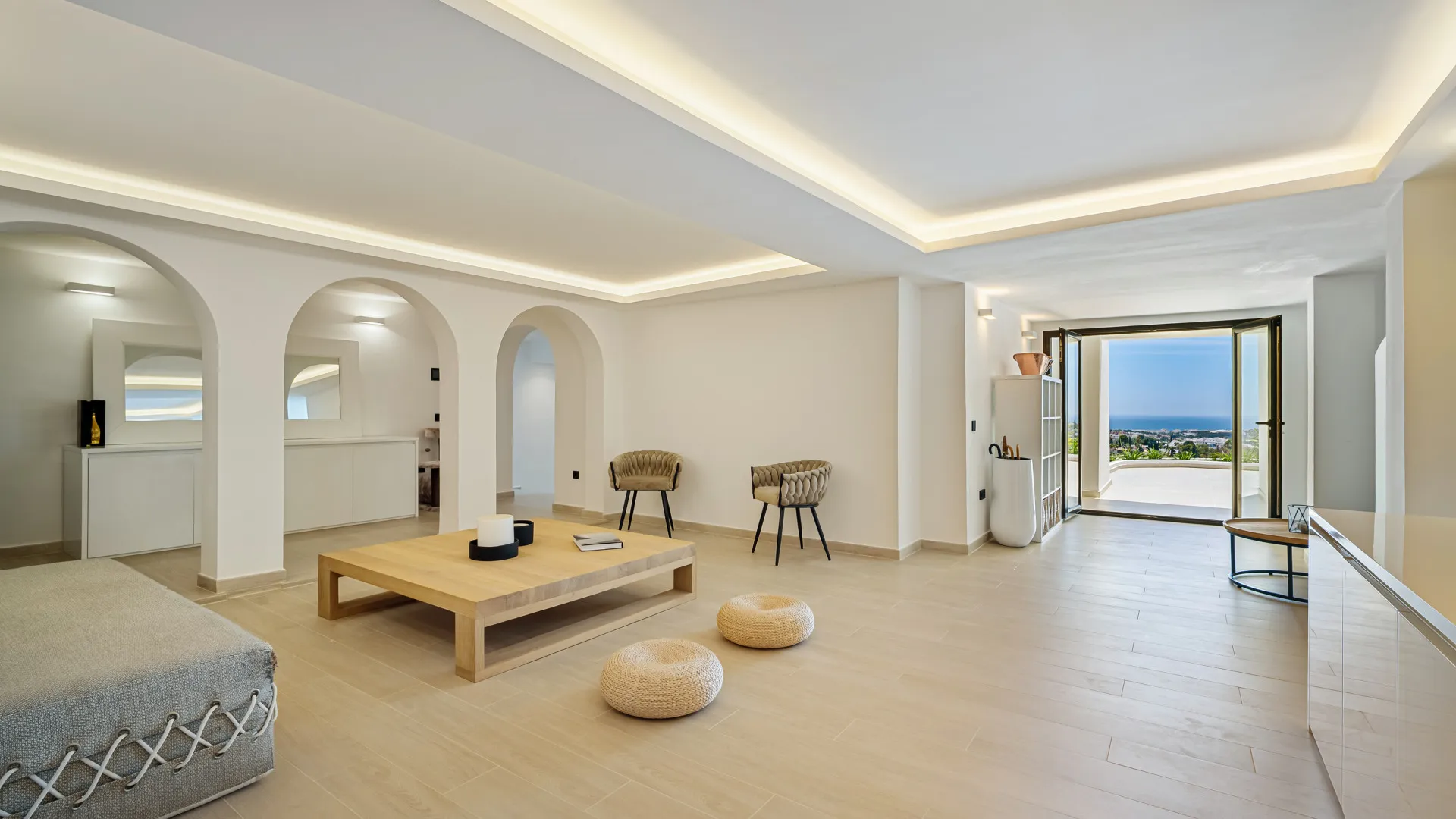 Las Lomas de Nueva Andalucia villa for sale