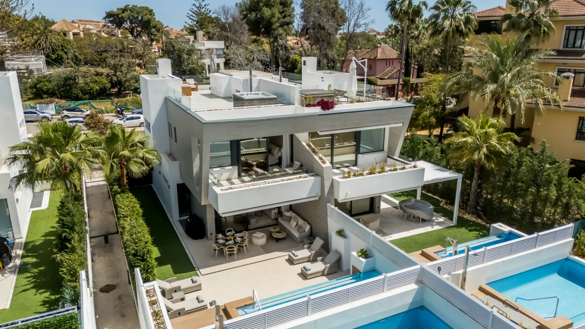 Villa pareada en venta con 5 dormitorios en Marbella - Puerto Banus