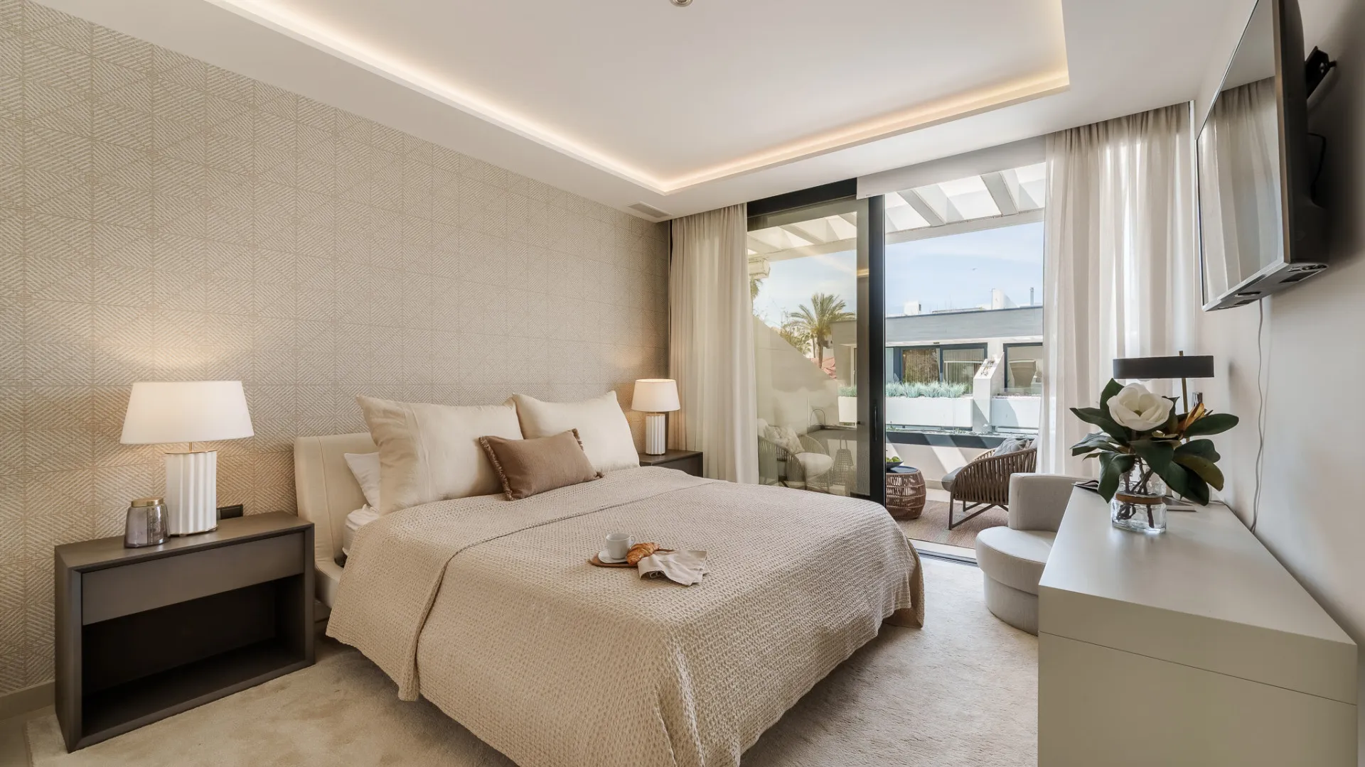 Villa pareada en venta con 5 dormitorios en Marbella - Puerto Banus