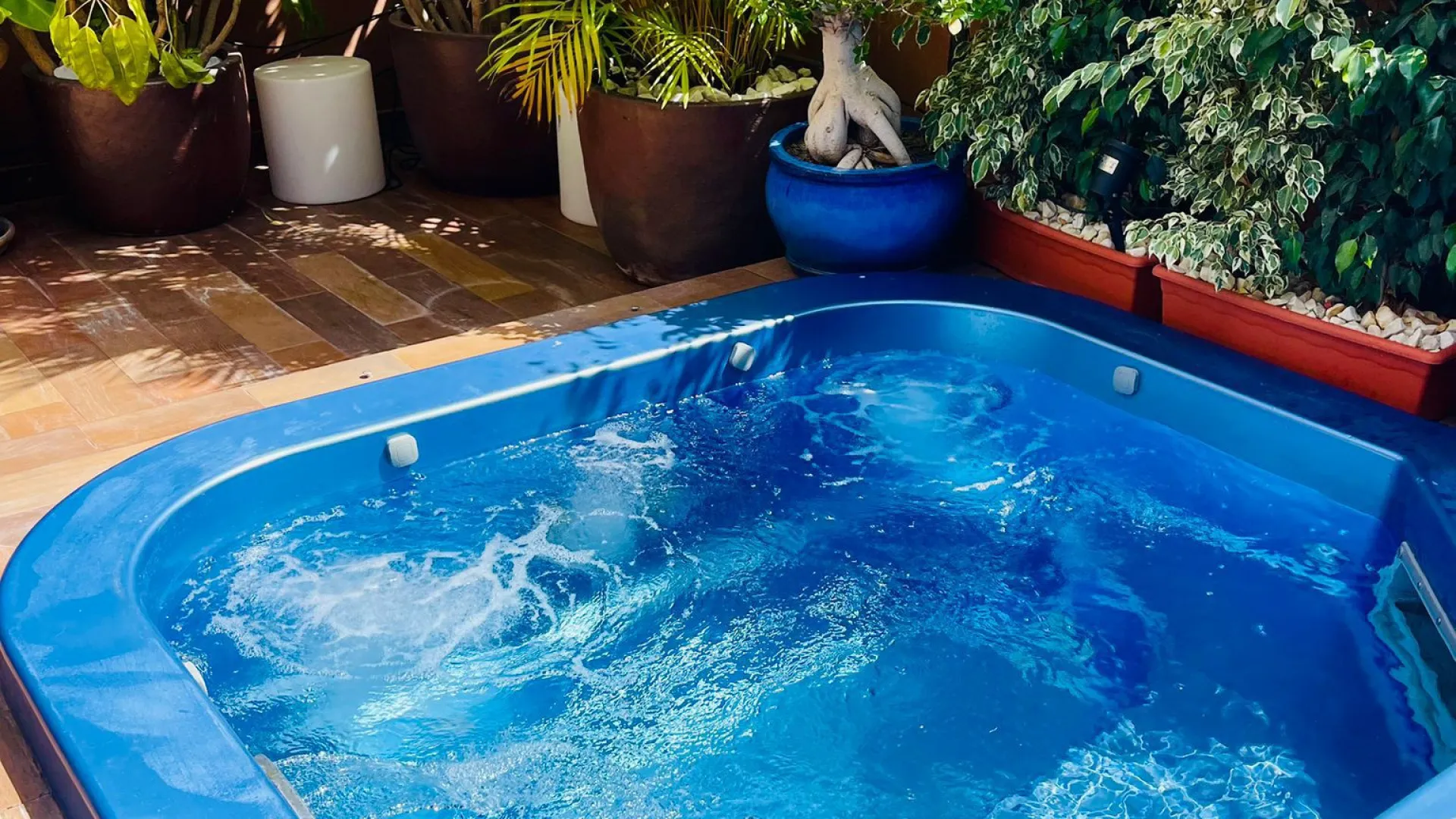 Buy semi detached house with 5 bedrooms in Los Monteros Playa