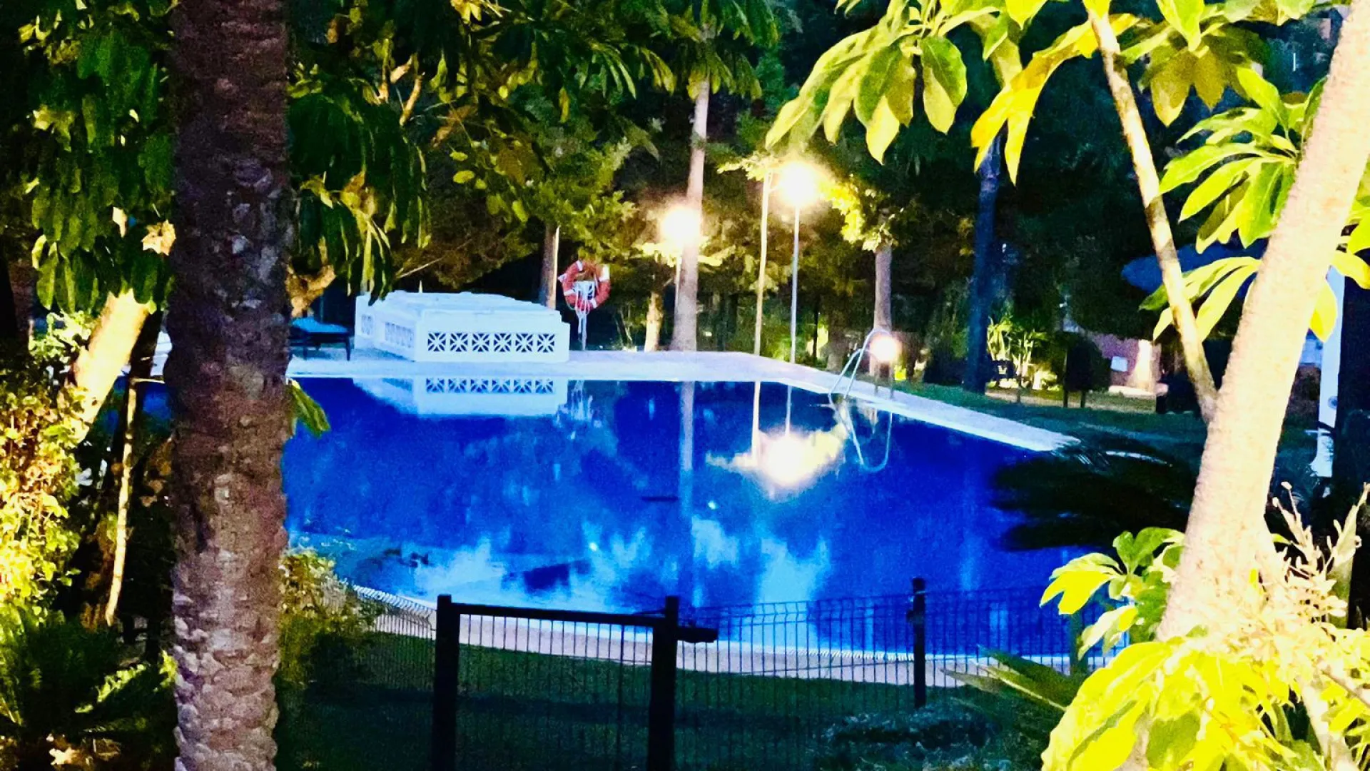 Buy semi detached house with 5 bedrooms in Los Monteros Playa