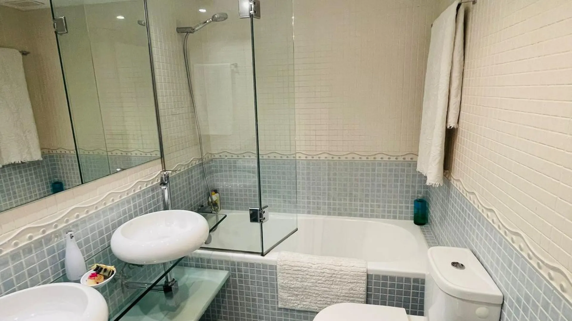 Buy semi detached house with 5 bedrooms in Los Monteros Playa