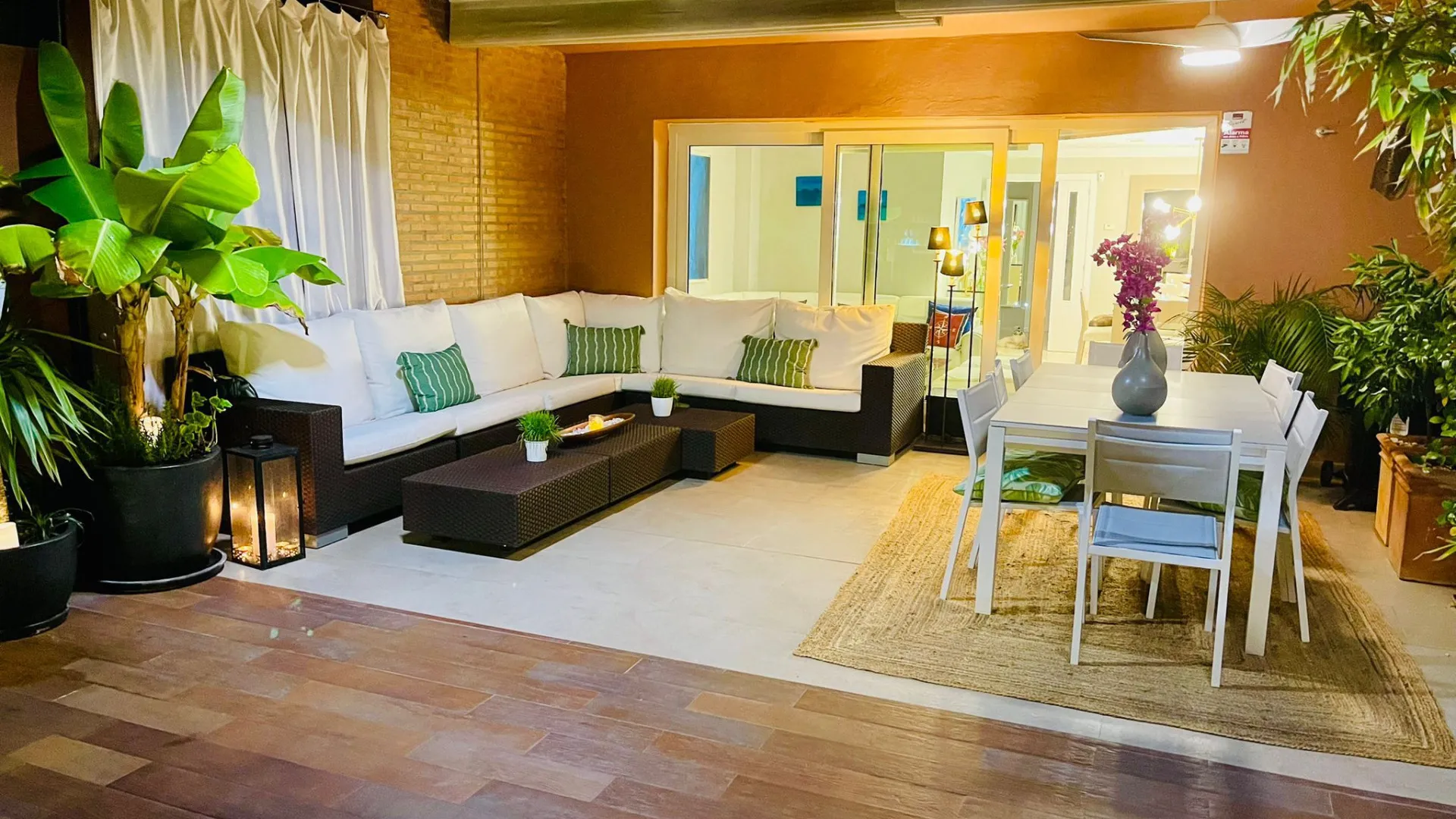 Buy semi detached house with 5 bedrooms in Los Monteros Playa