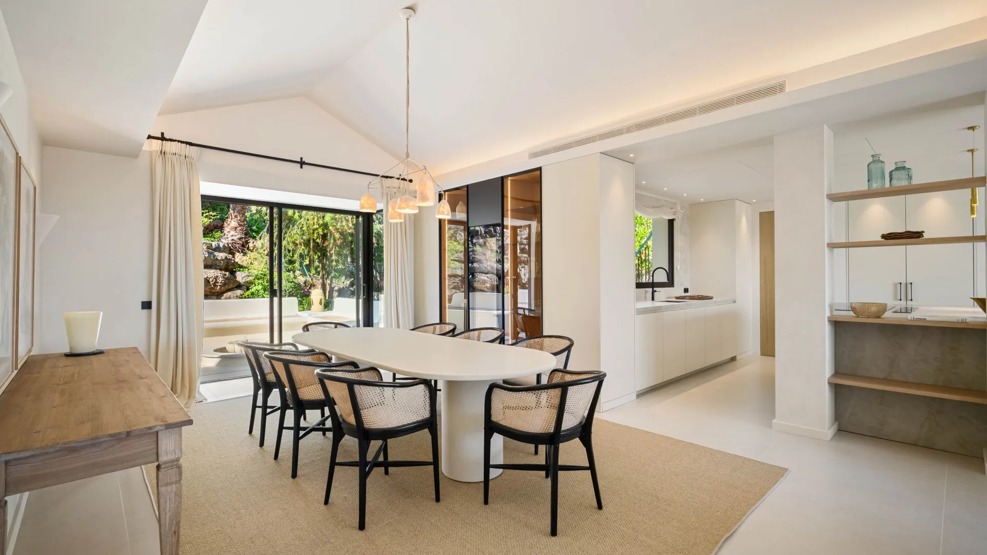 Villa for sale in Nueva Andalucia