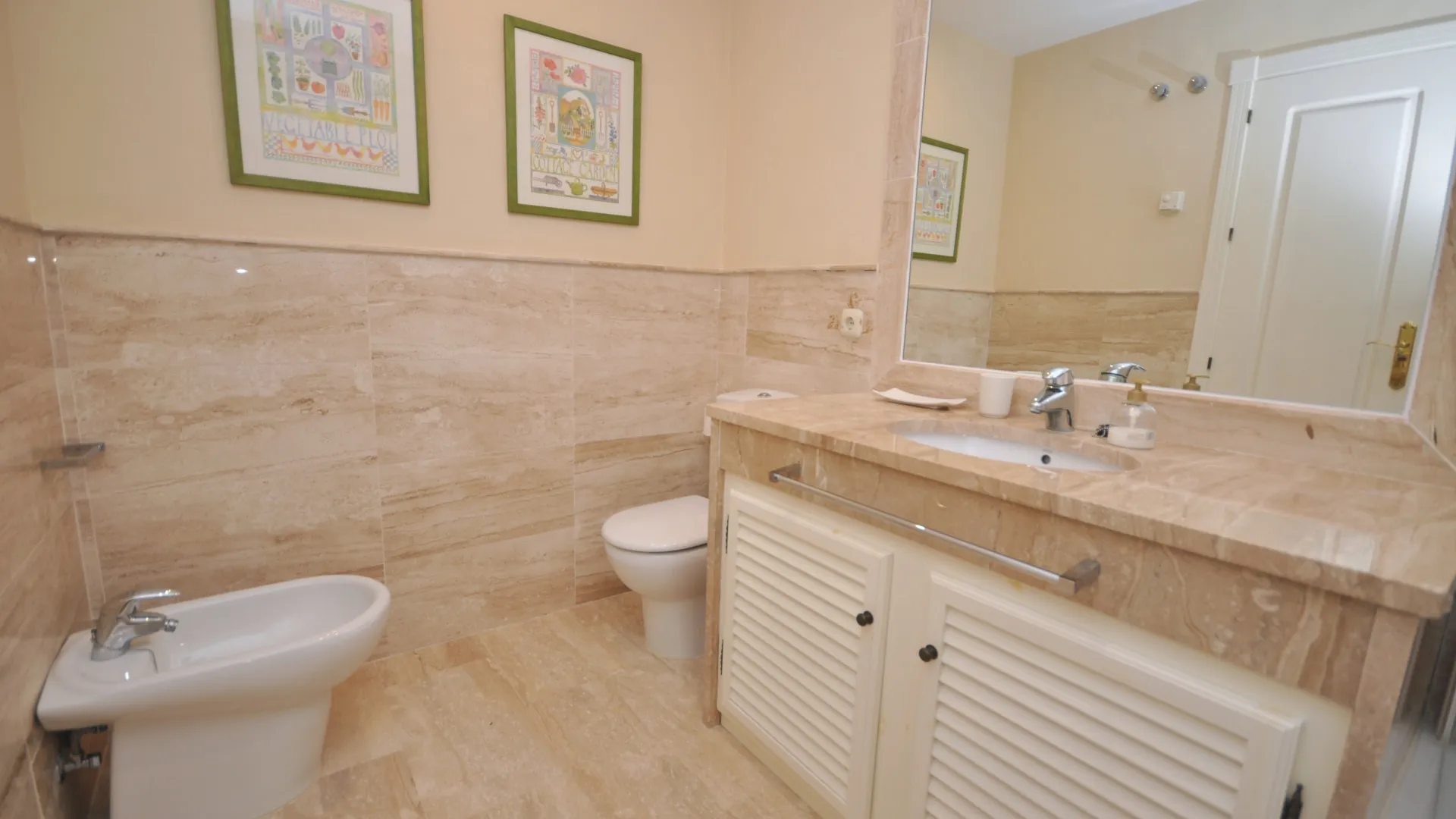 For sale apartment with 2 bedrooms in Alhambra del Golf