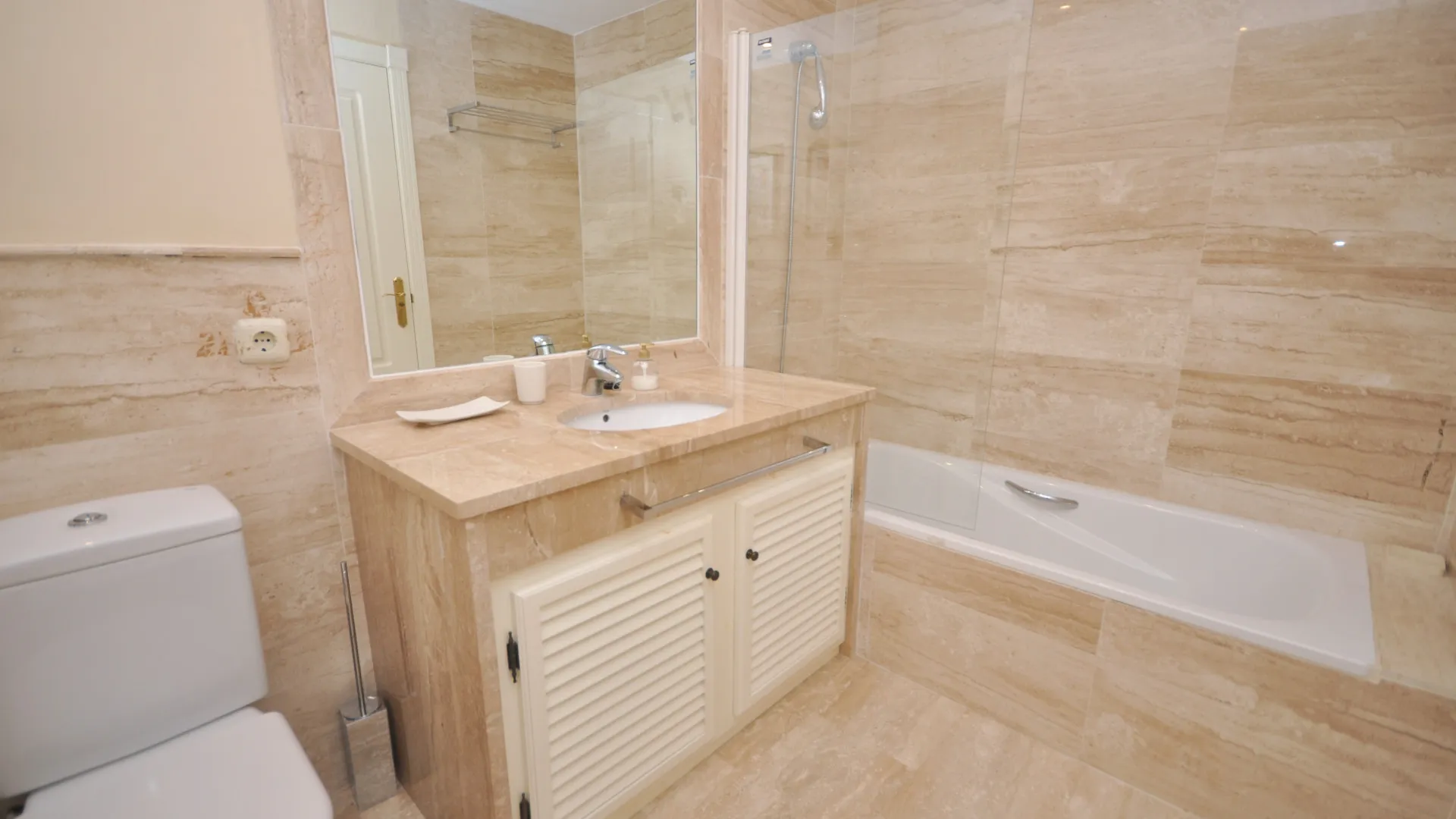 For sale apartment with 2 bedrooms in Alhambra del Golf