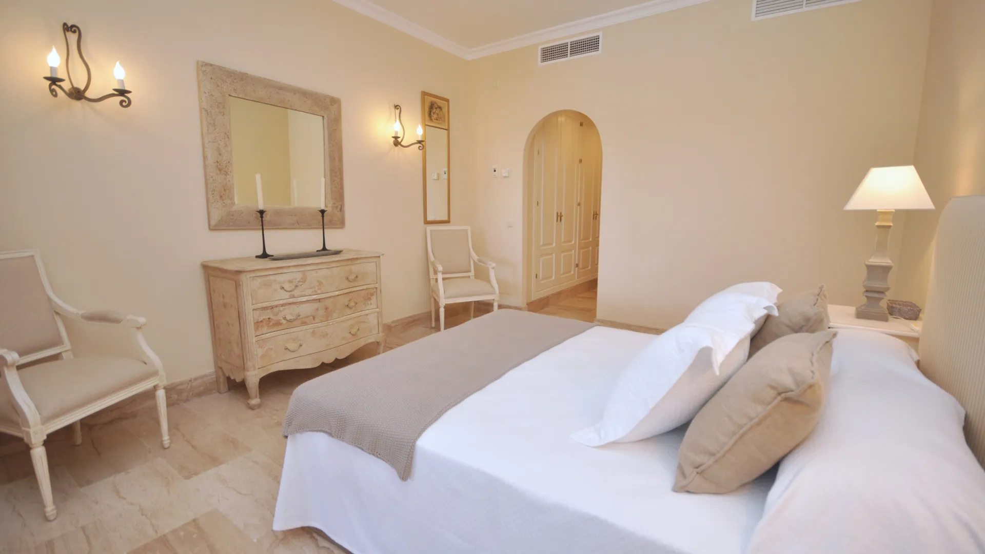 For sale apartment with 2 bedrooms in Alhambra del Golf