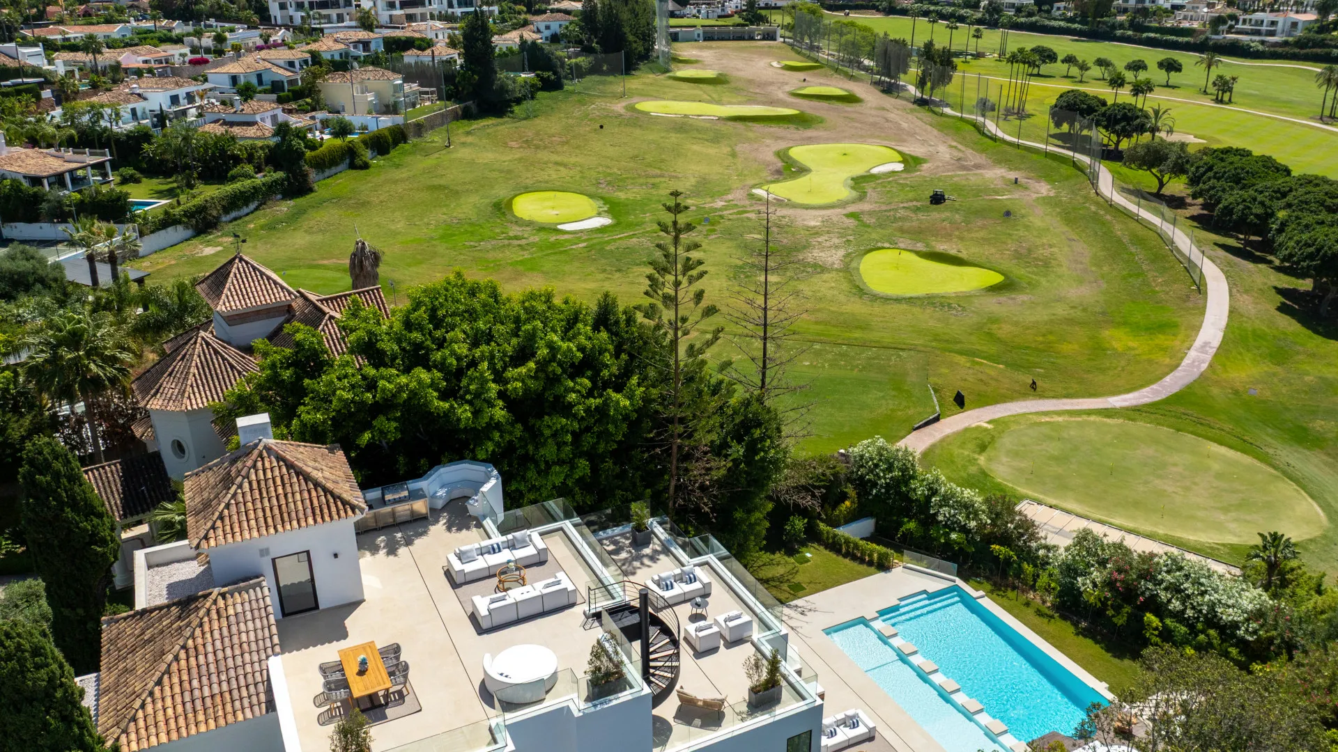For sale Los Naranjos villa with 6 bedrooms
