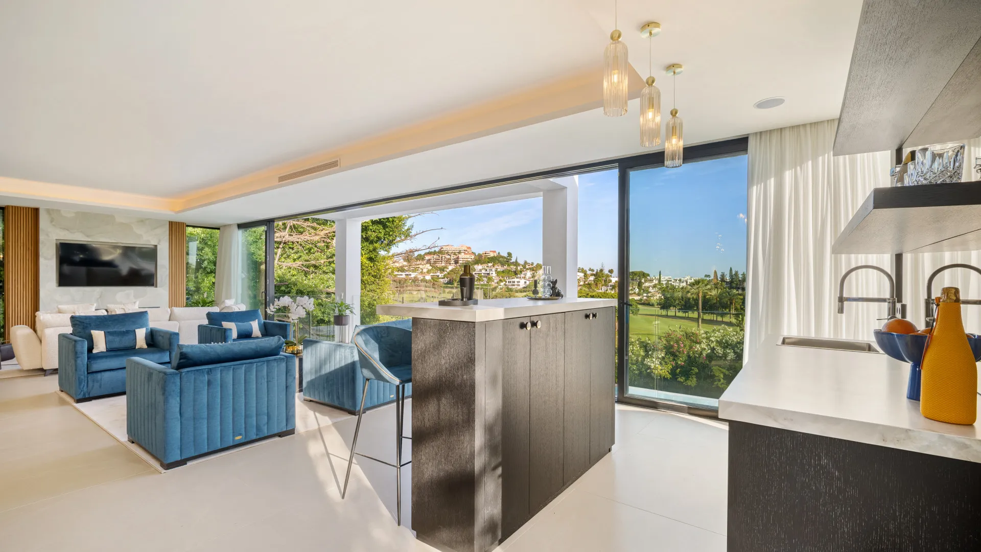For sale Los Naranjos villa with 6 bedrooms
