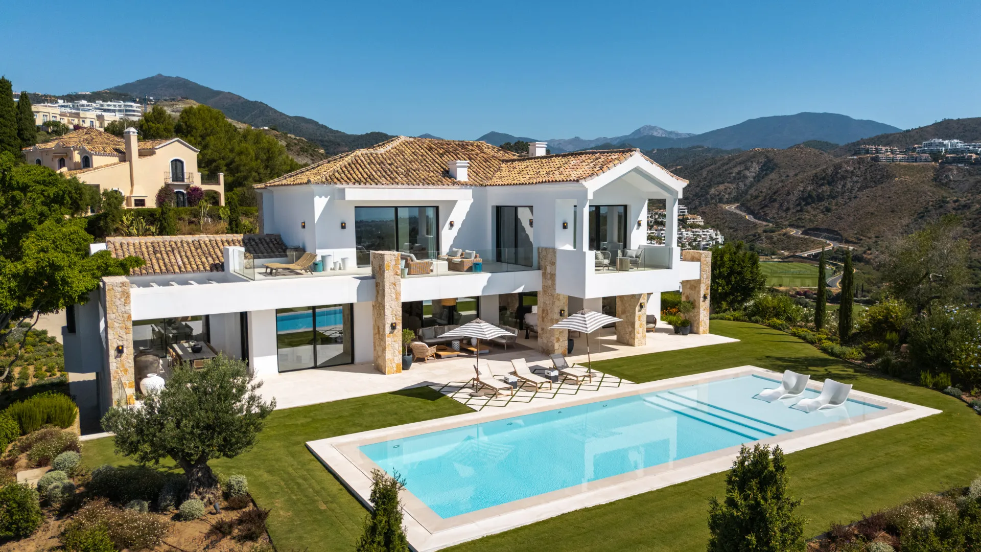 Se vende villa de 8 dormitorios en El Herrojo