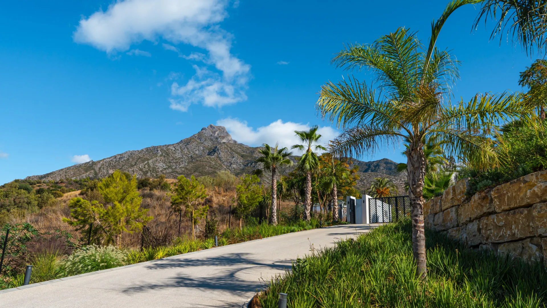 For sale villa in Marbella Hill Club with 5 bedrooms