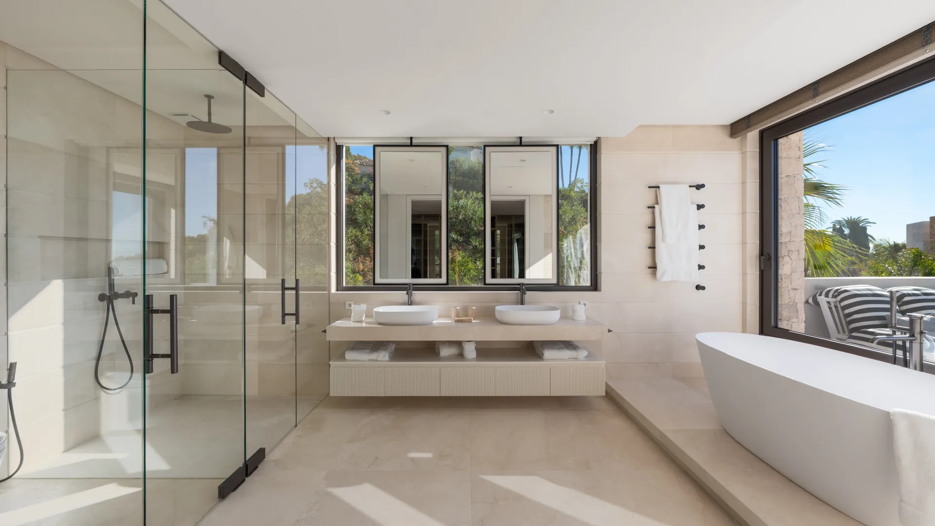 For sale villa in Marbella Hill Club with 5 bedrooms