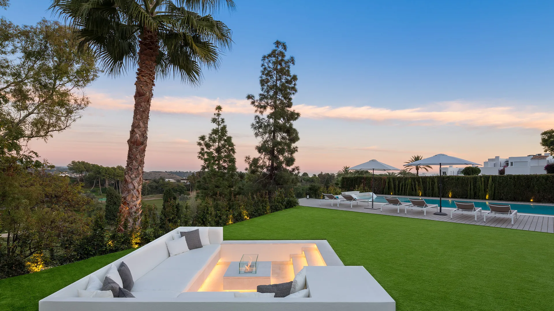 Villa de 5 dormitorios en venta en Aloha