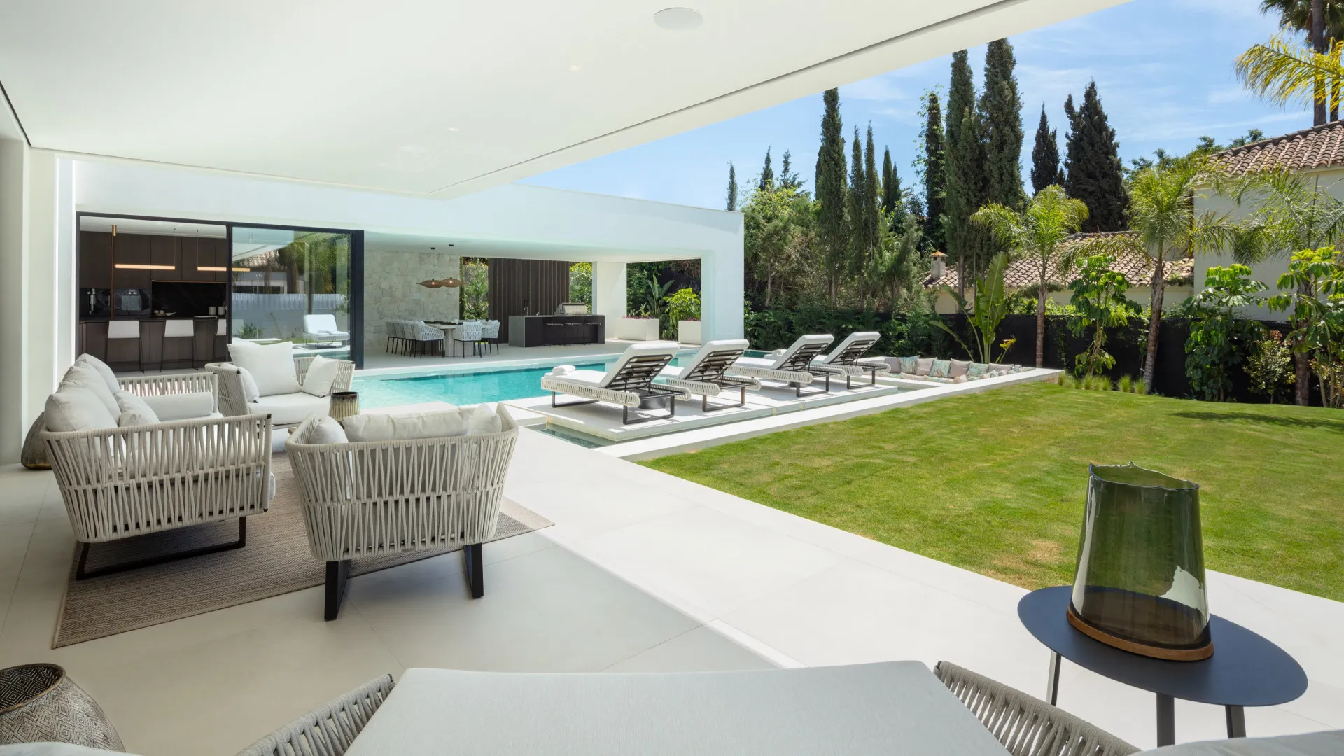 Buy villa in Las Brisas