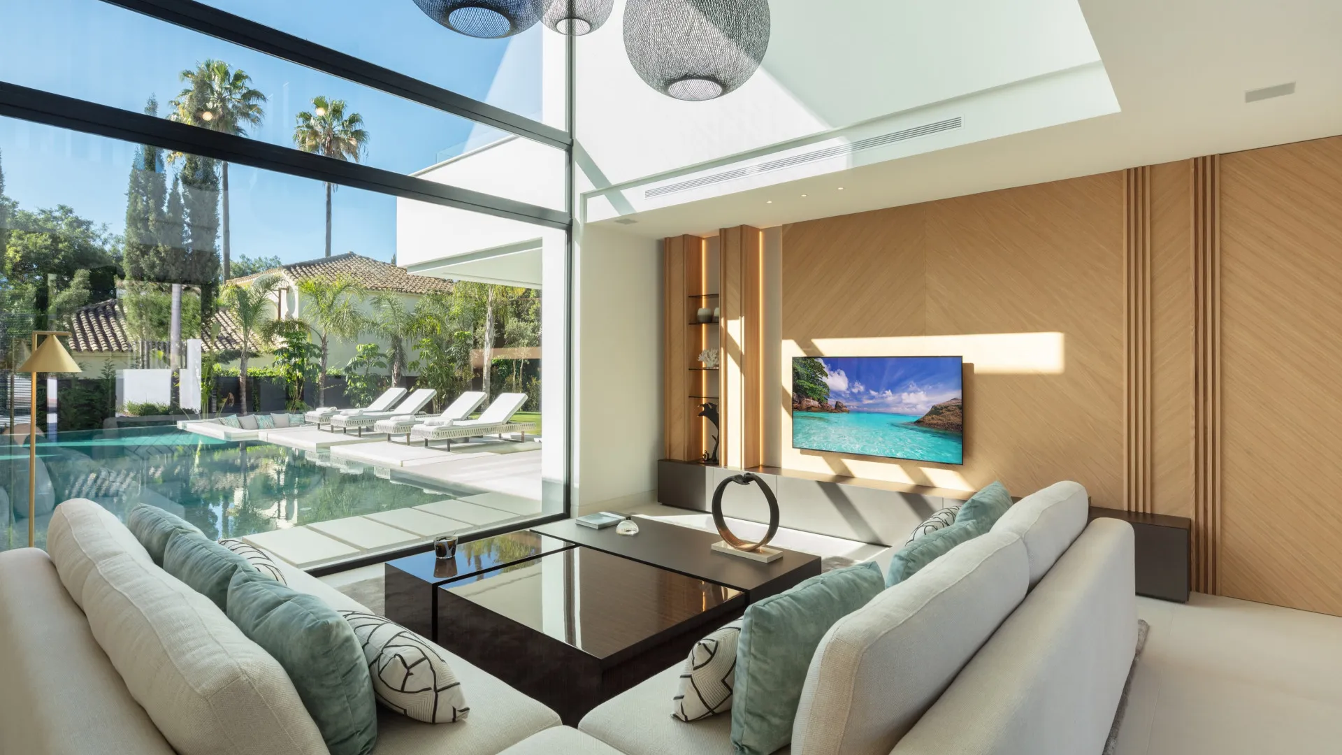 Buy villa in Las Brisas