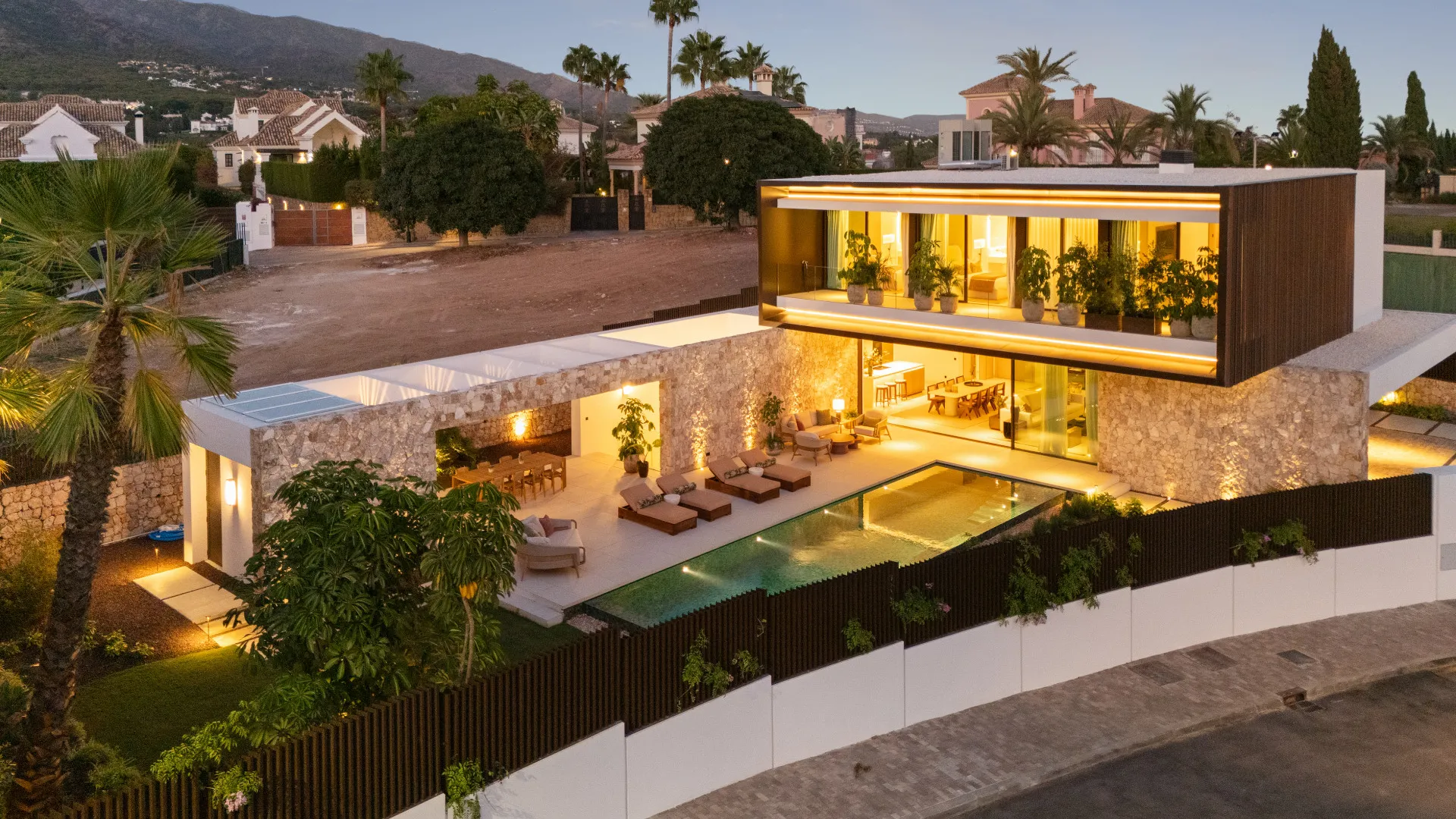 Villa for sale in Marbella Golden Mile with 5 bedrooms