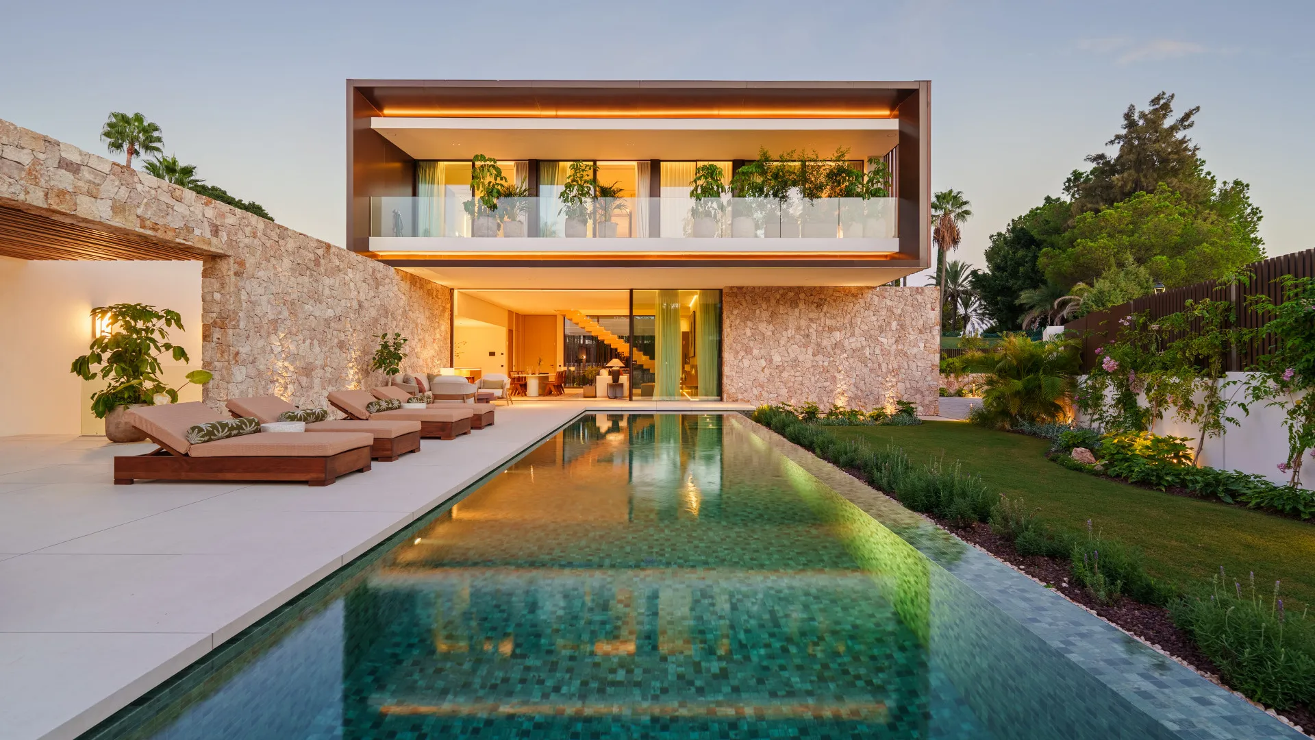 Villa for sale in Marbella Golden Mile with 5 bedrooms