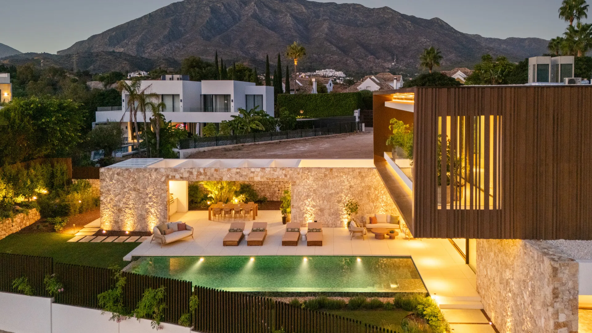 Villa for sale in Marbella Golden Mile with 5 bedrooms