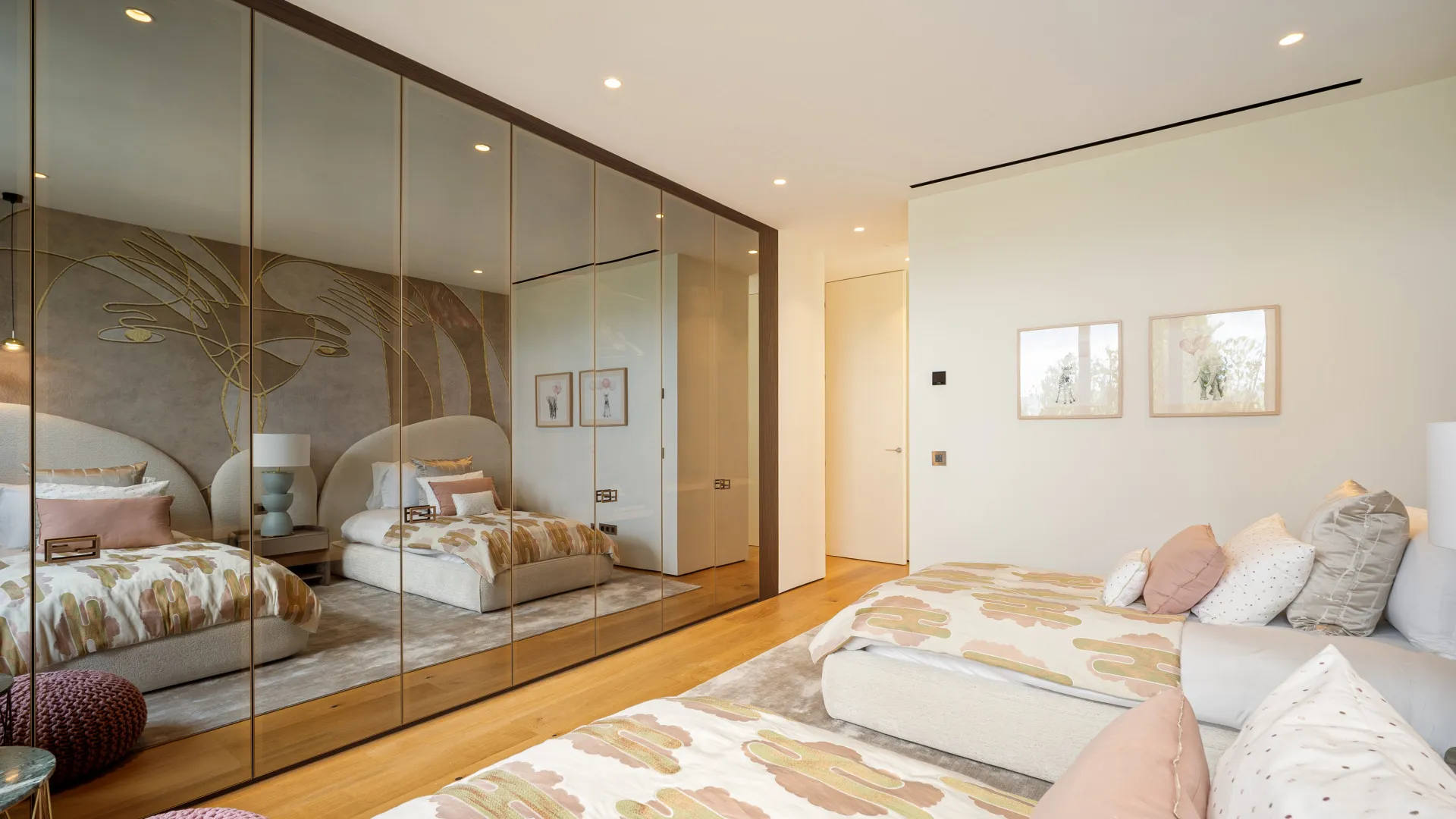 Duplex for sale in Marbella Golden Mile with 5 bedrooms