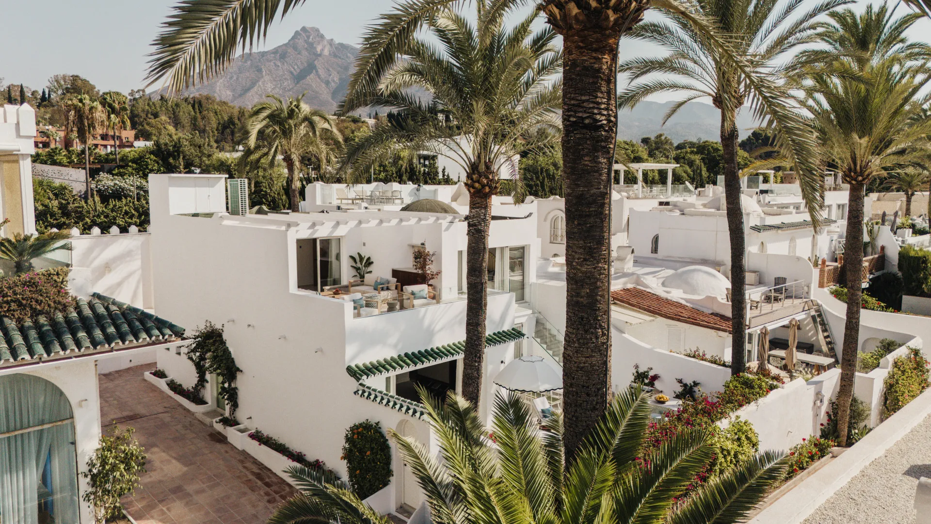 Semi detached villa with 3 bedrooms for sale in Marbella Golden Mile