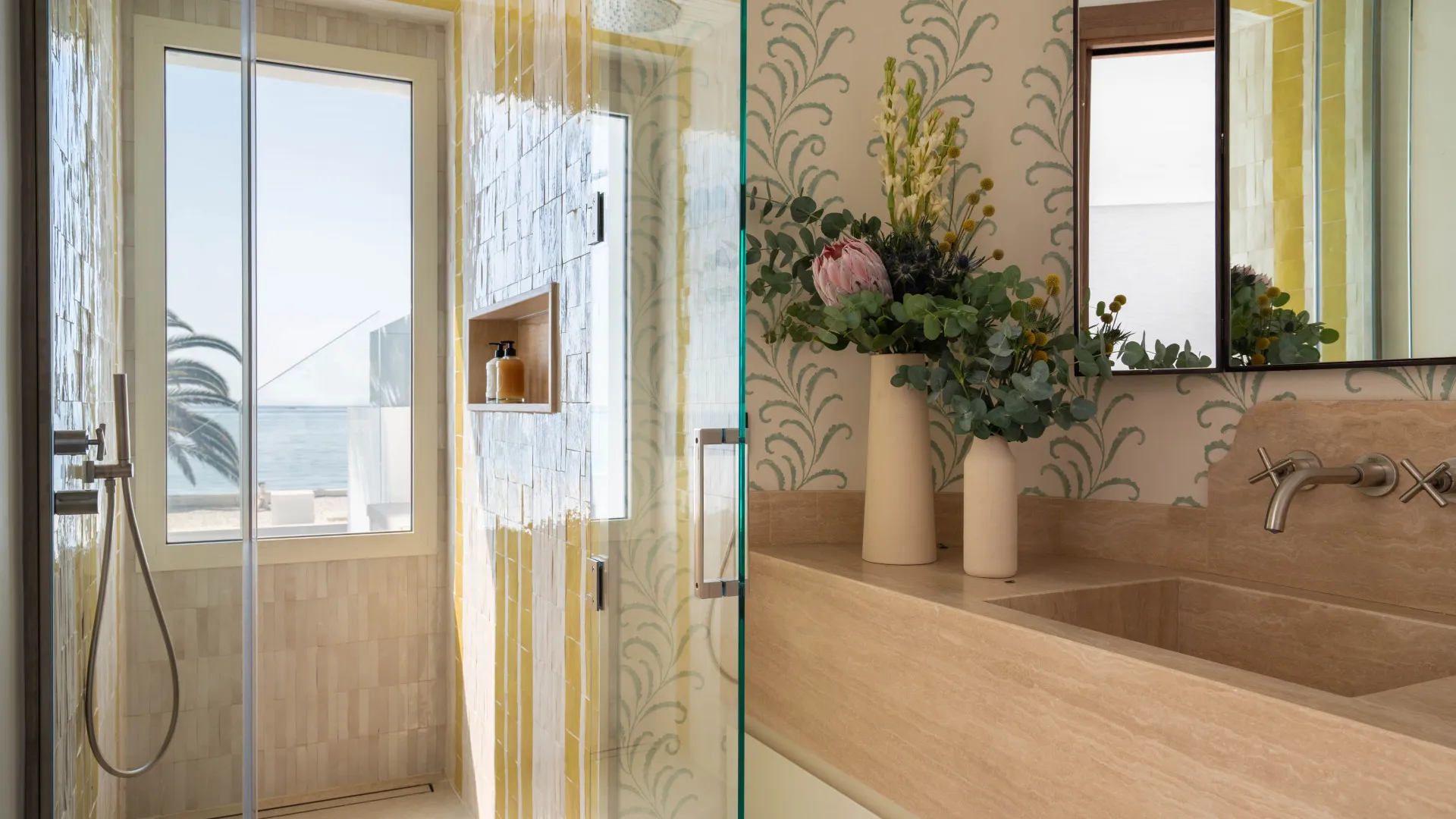 Semi detached villa with 3 bedrooms for sale in Marbella Golden Mile