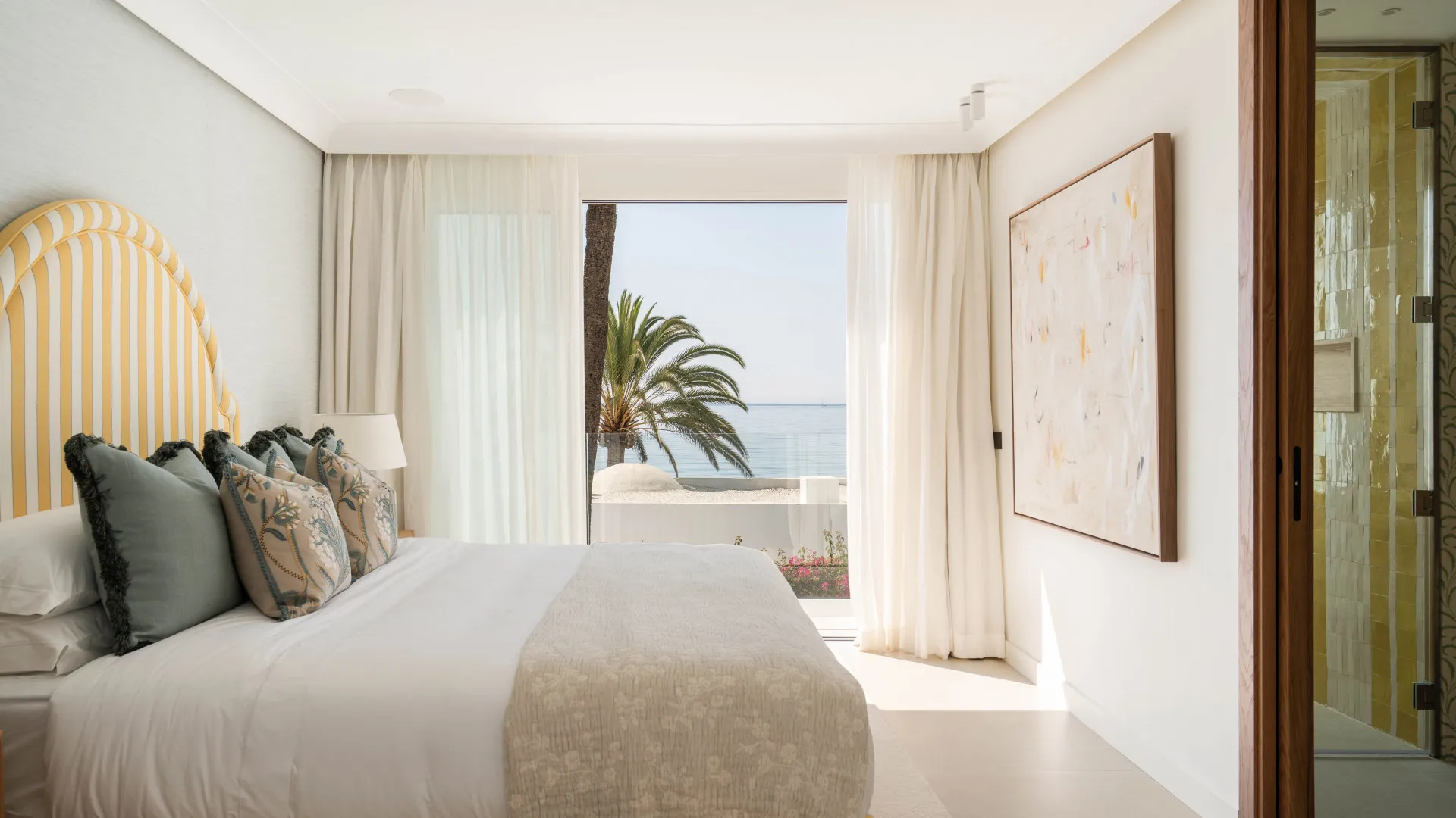 Semi detached villa with 3 bedrooms for sale in Marbella Golden Mile