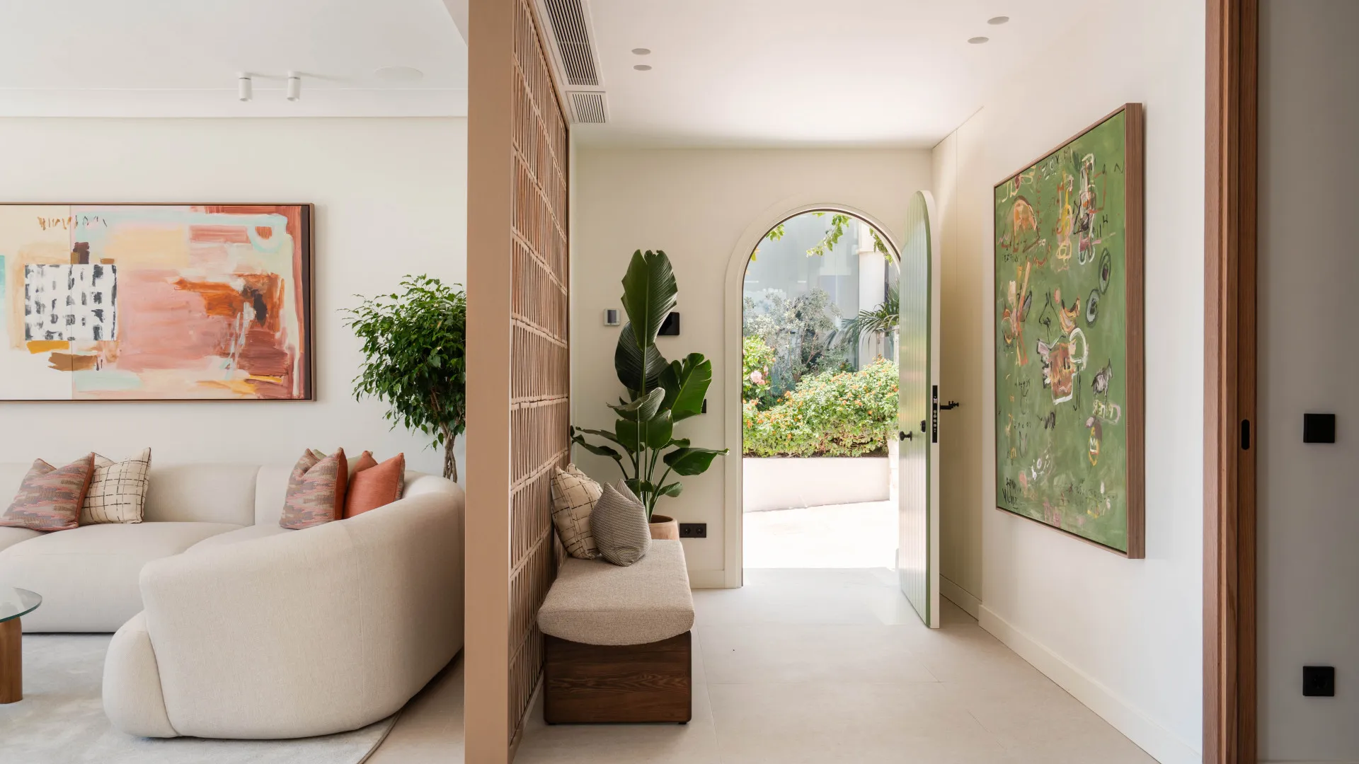 Semi detached villa with 3 bedrooms for sale in Marbella Golden Mile