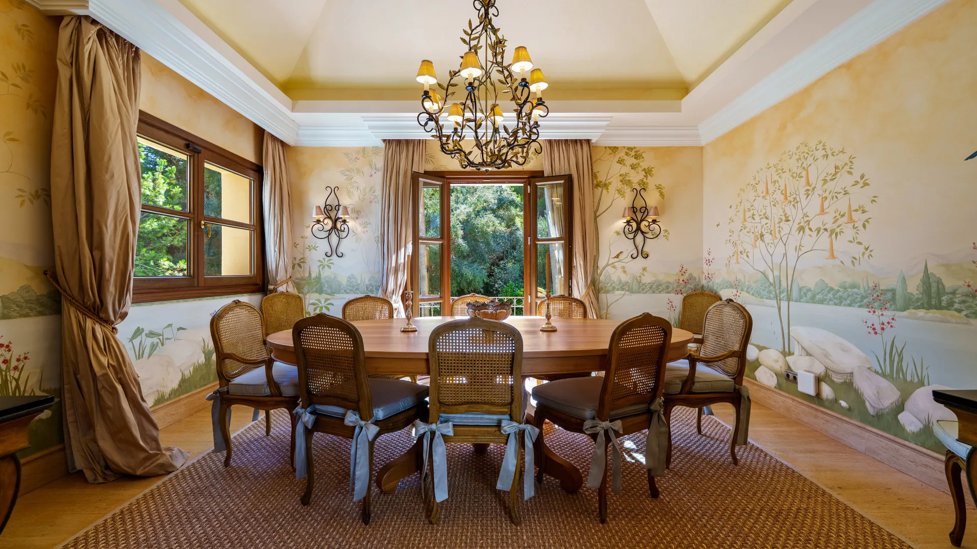 Villa for sale in Las Lomas del Marbella Club