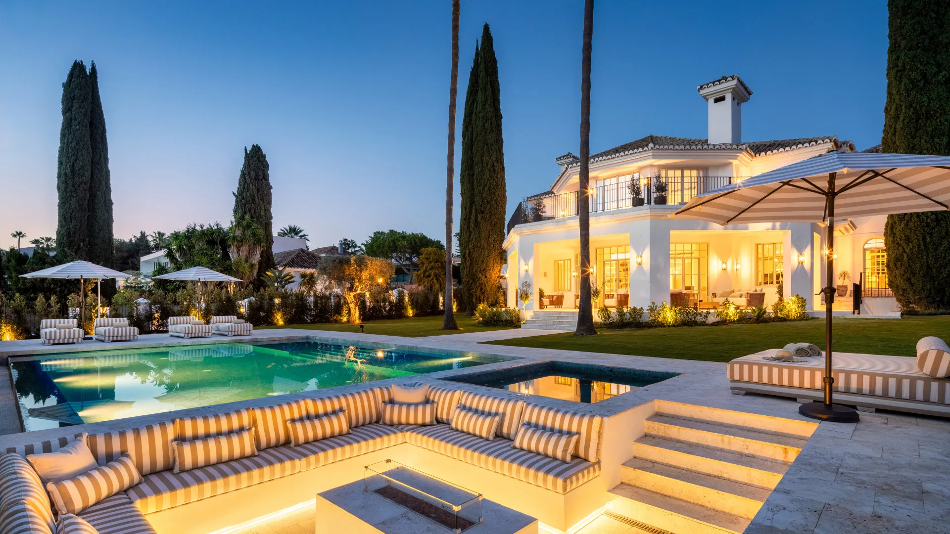 5 bedrooms Nueva Andalucia villa for sale