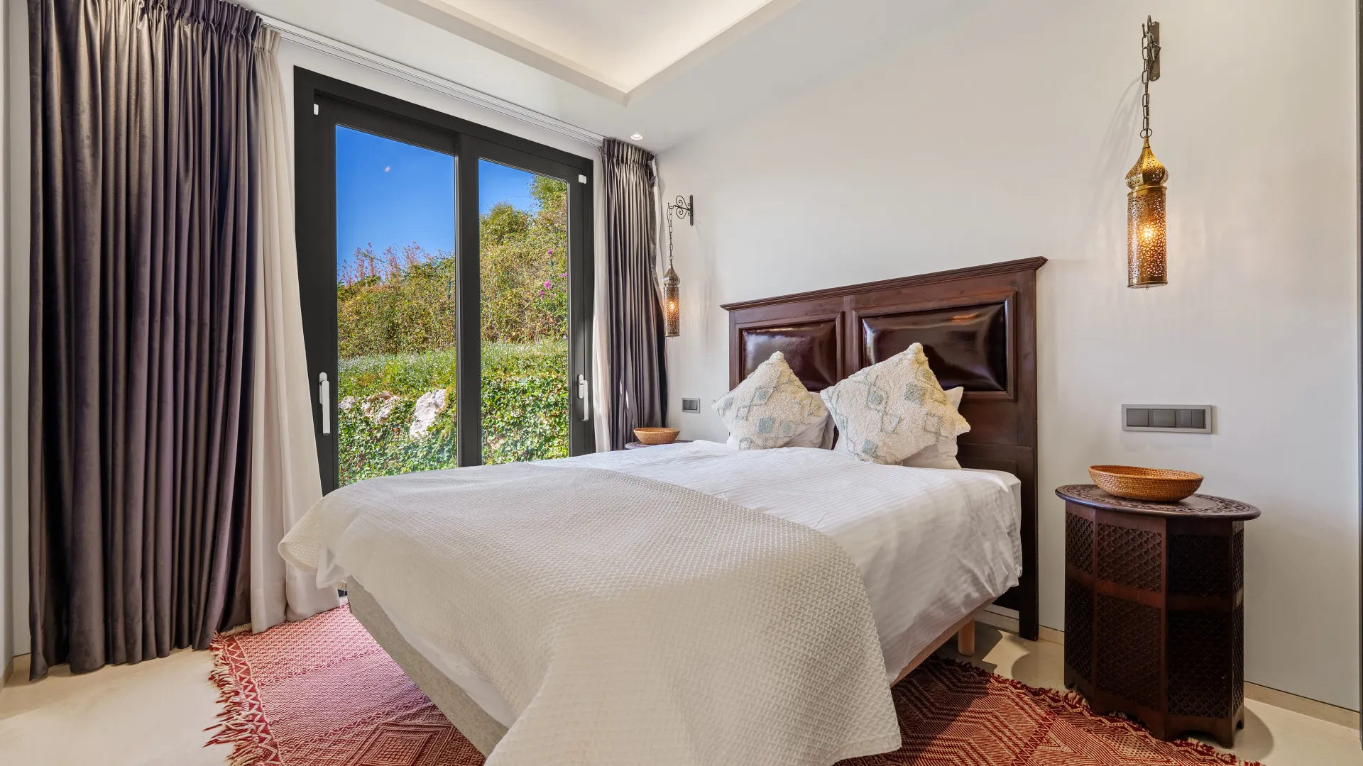 For sale Nueva Andalucia villa with 6 bedrooms