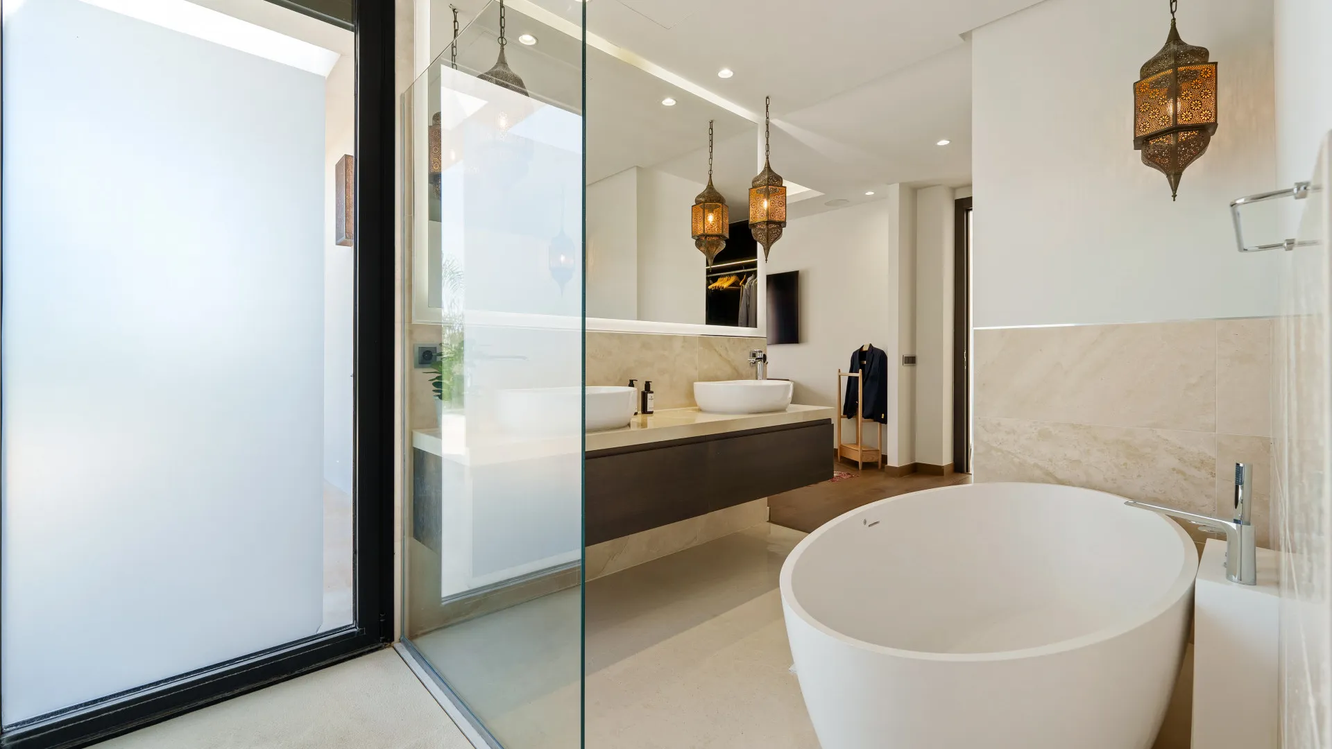 For sale Nueva Andalucia villa with 6 bedrooms