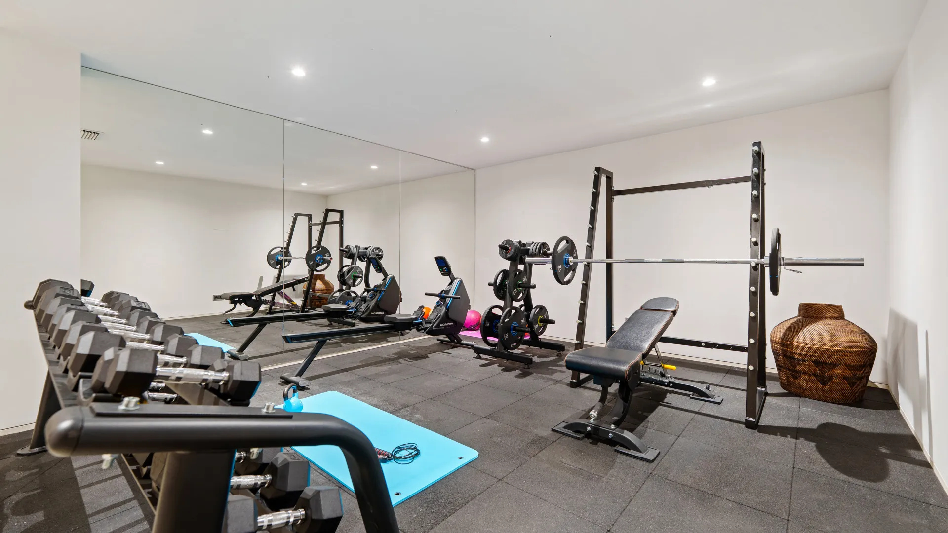 For sale Nueva Andalucia villa with 6 bedrooms