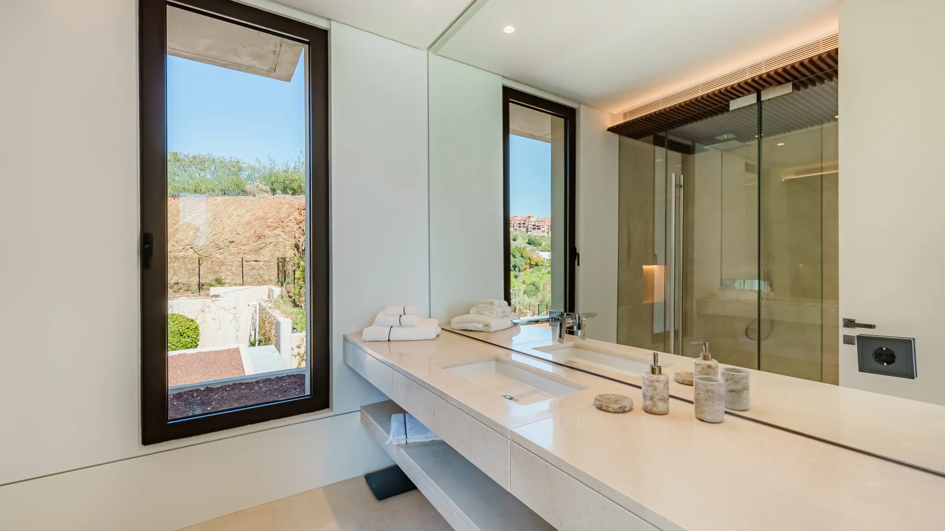 8 bedrooms La Quinta villa for sale