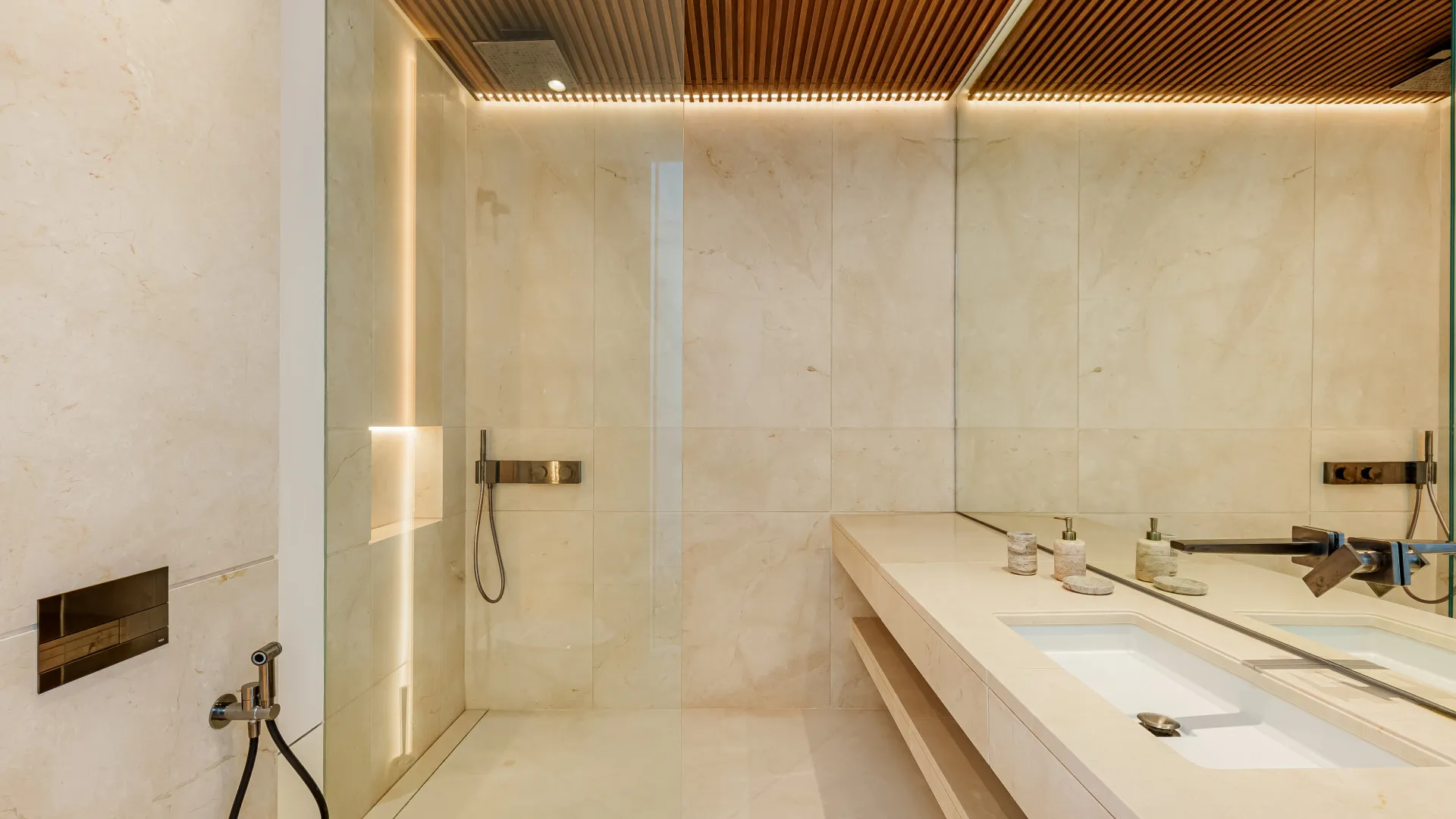 8 bedrooms La Quinta villa for sale