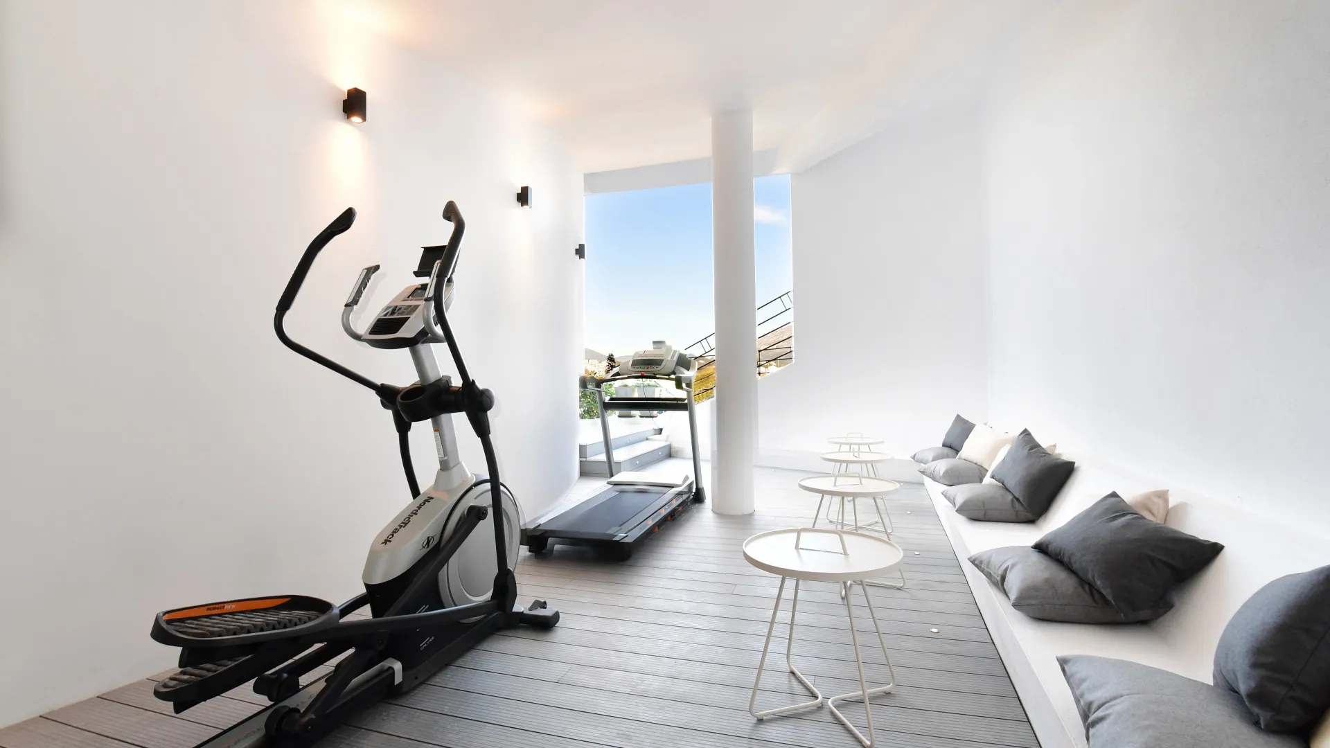 7 bedrooms villa in Nueva Andalucia for sale