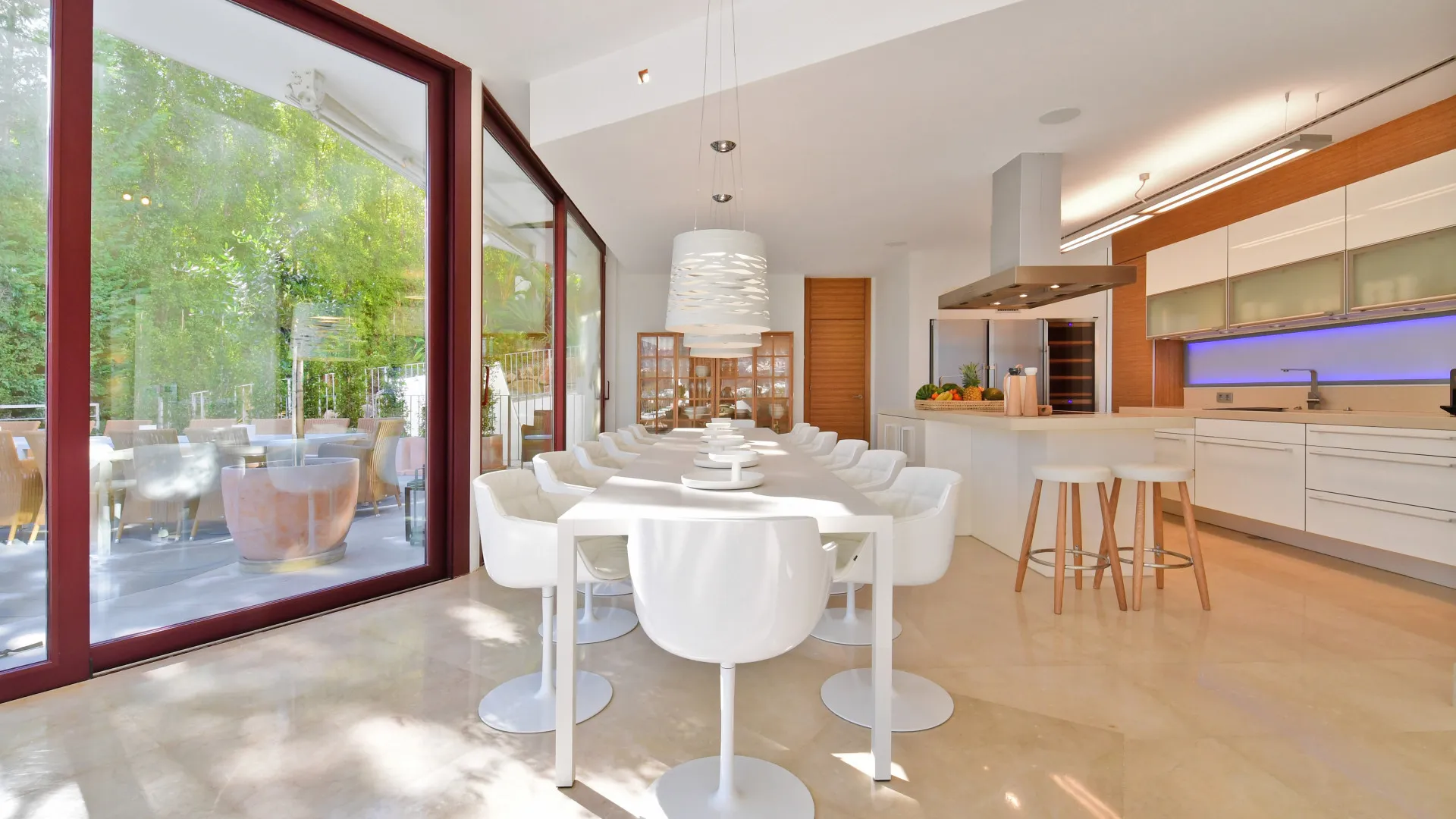 7 bedrooms villa in Nueva Andalucia for sale