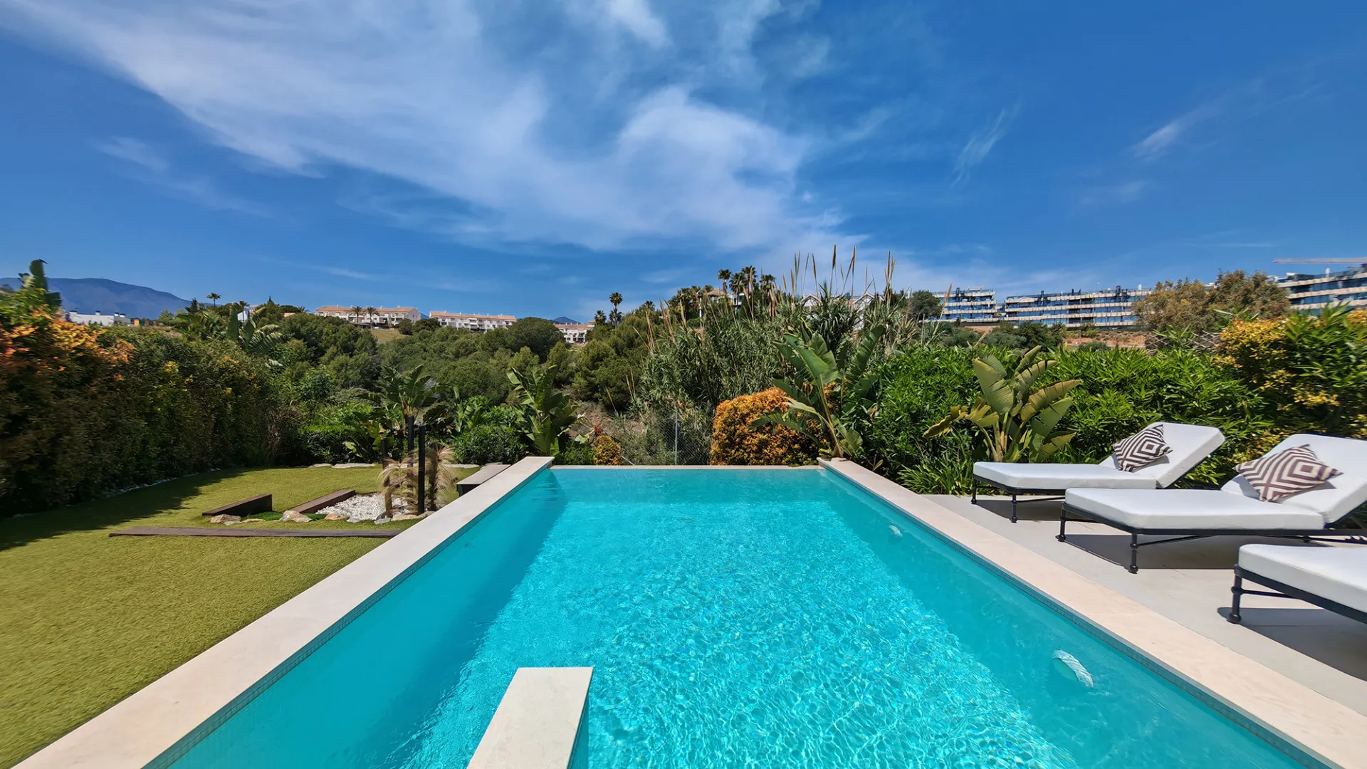 Villa de 5 dormitorios en venta en La Resina Golf