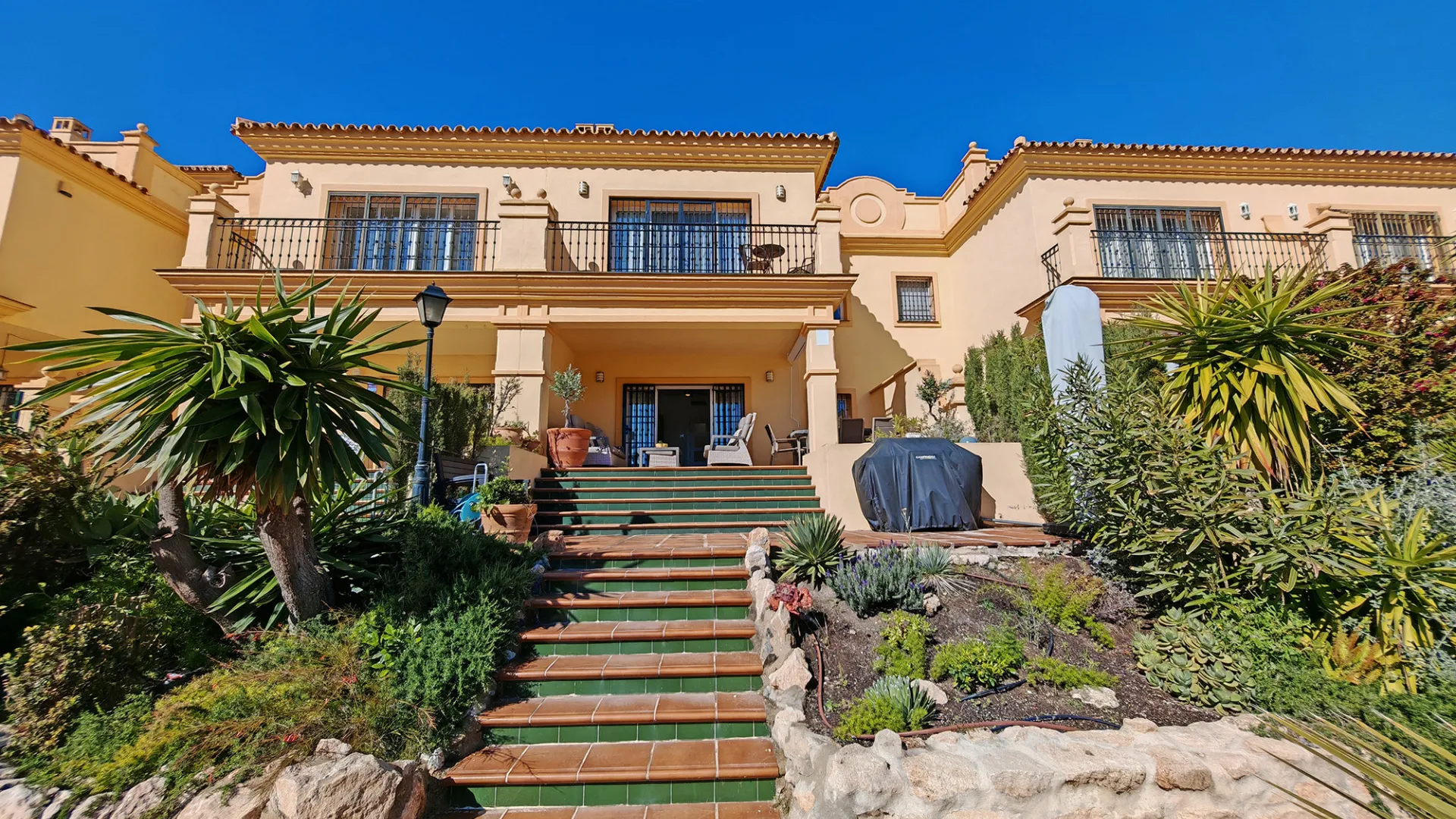Buy town house in Riviera del Sol with 4 bedrooms