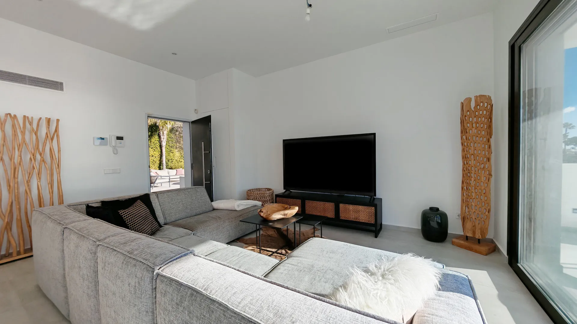 5 bedrooms villa for sale in El Chaparral